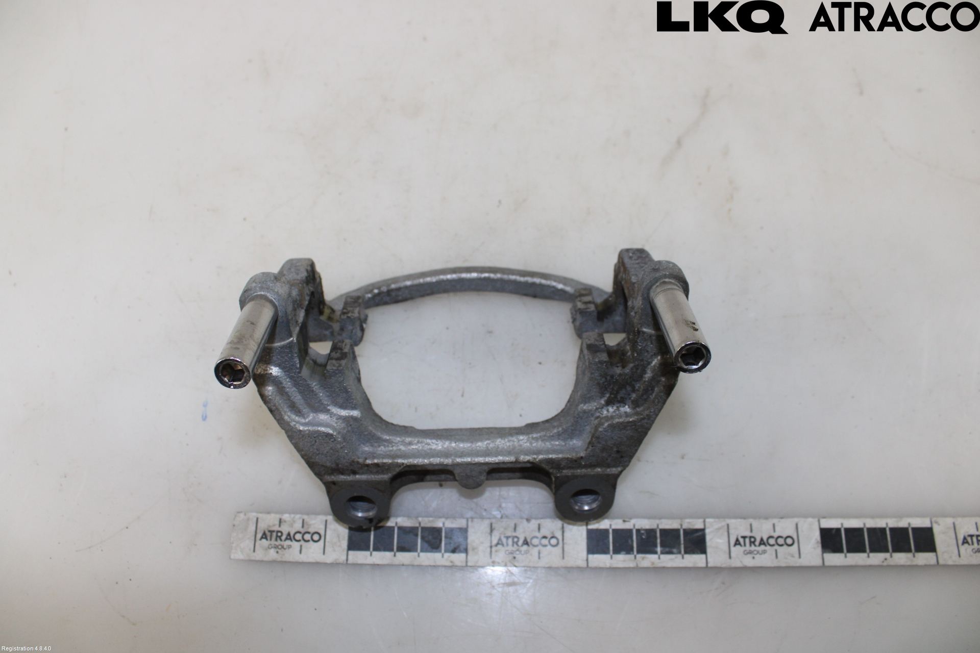 MG 4 23- Bromsokshållare