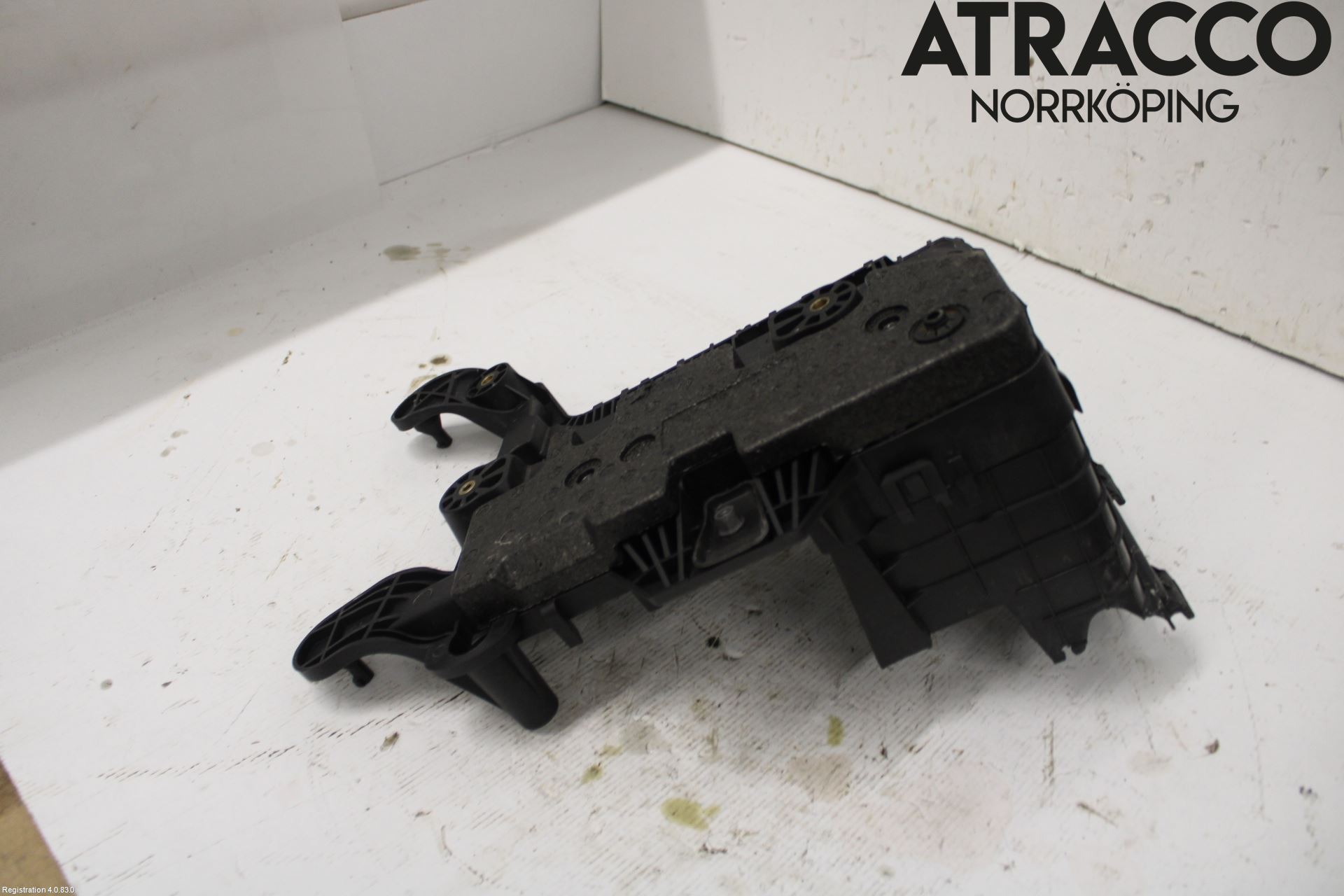 Audi Q3 8U 12-18 Batterilåda-Fäste-Hållare