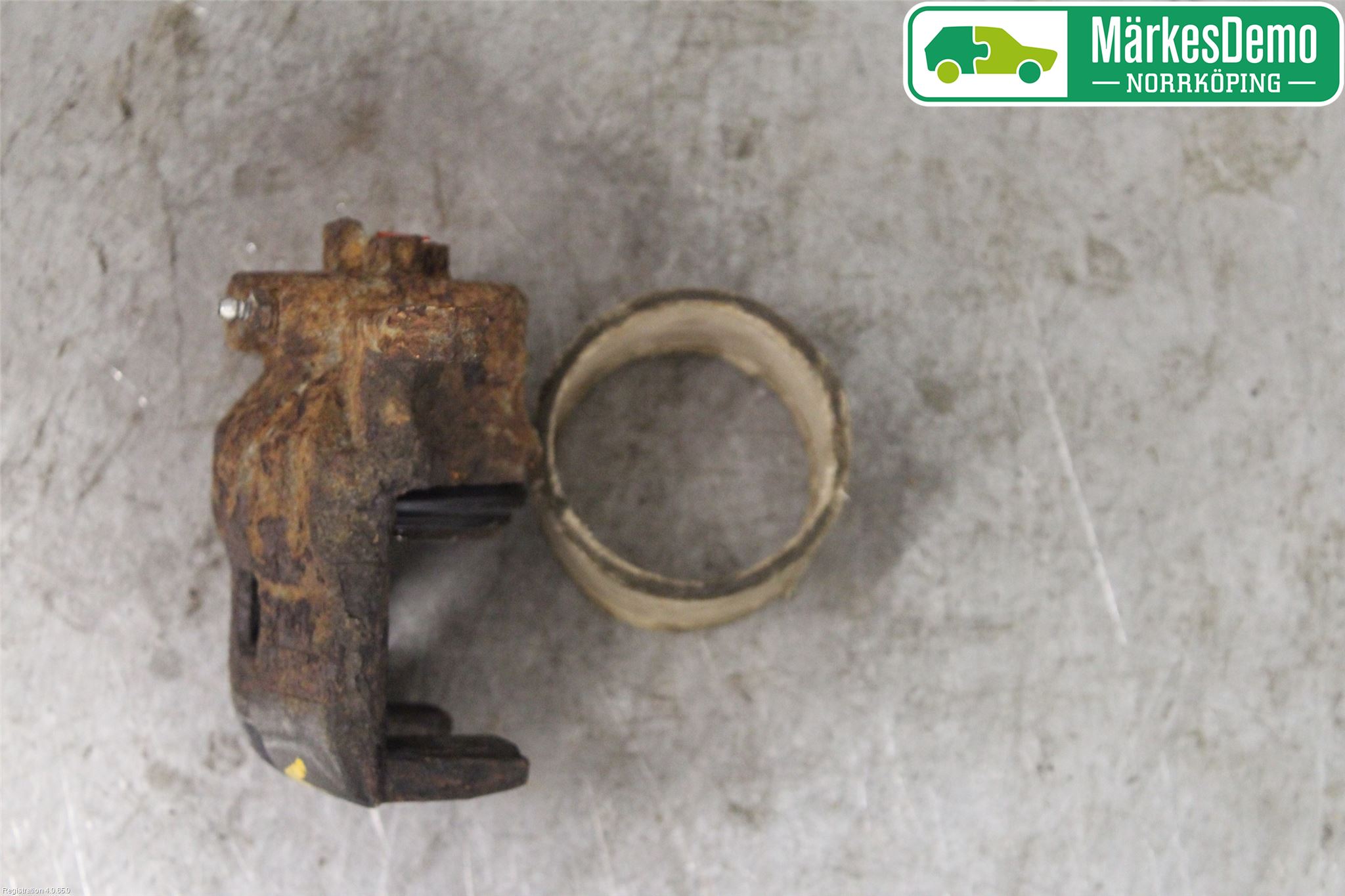 Mazda 2 (DE) 08-15 Bromsok Fram Vänster