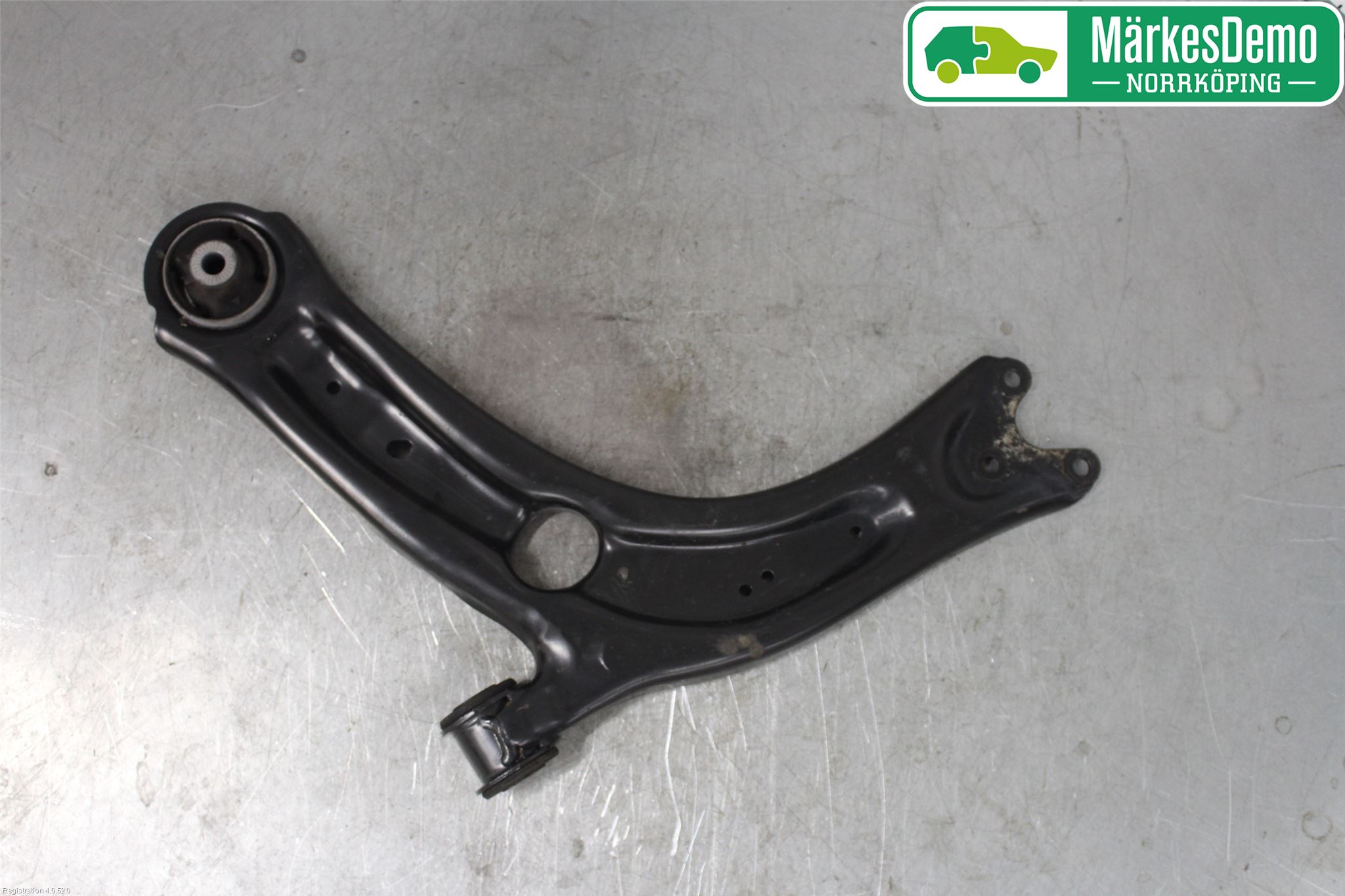 Skoda SUPERB 16-24 Bärarm Fram Undre Vä