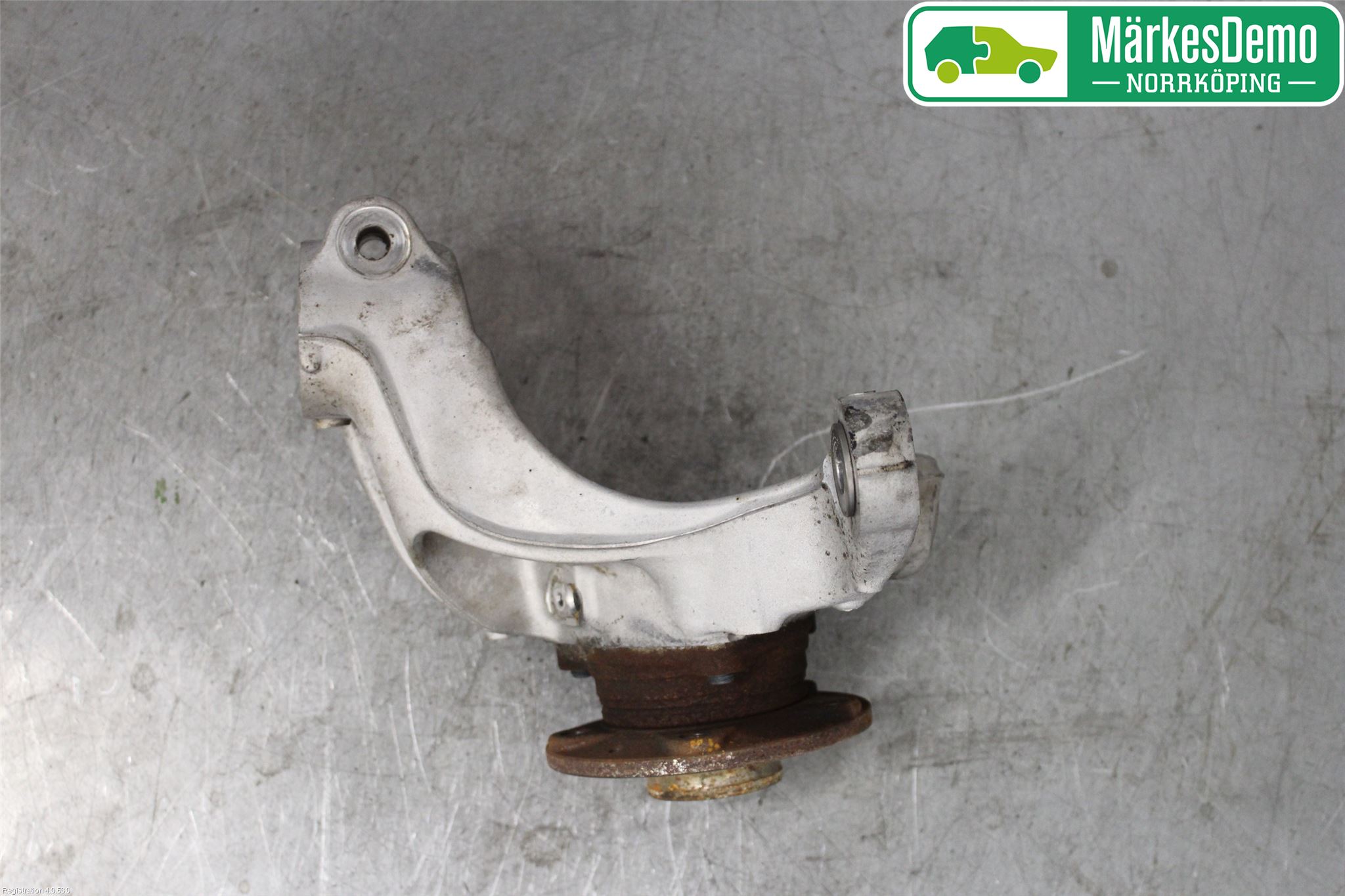 Skoda SUPERB 16-24 Styrspindel Lagerhus Vä