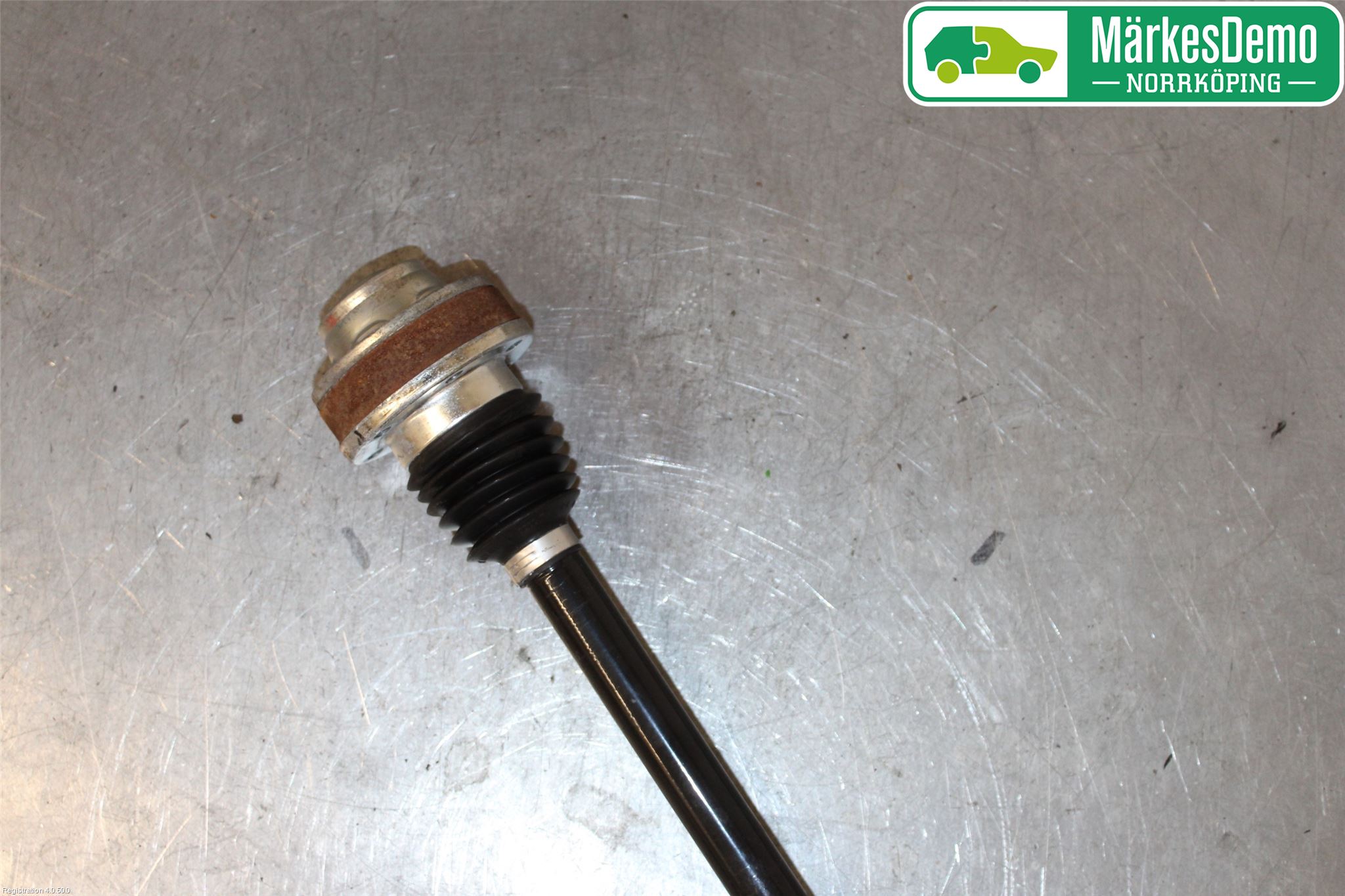 Volkswagen VW PASSAT 15-19 Drivaxel Bak Vänster