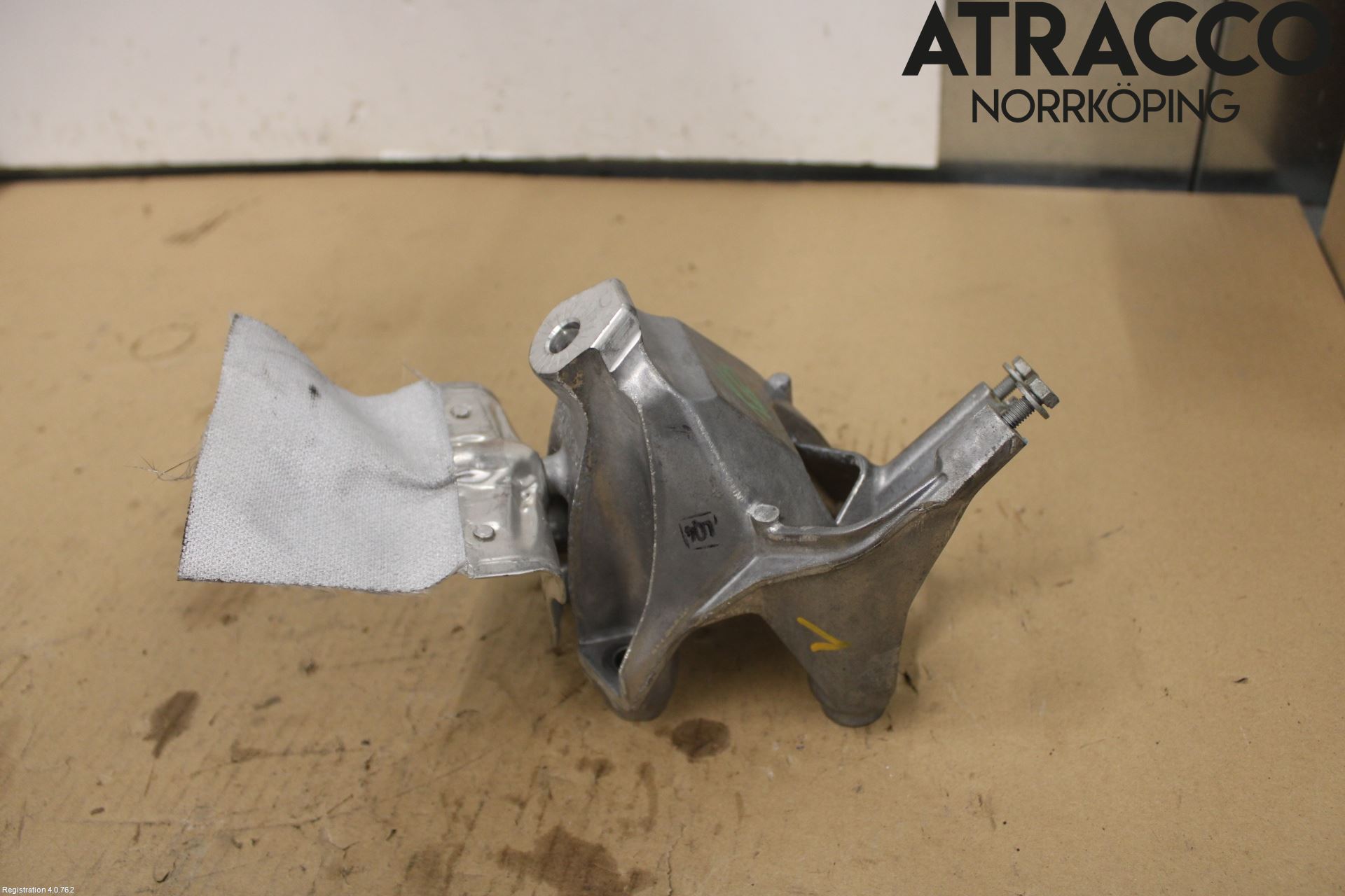 Audi A6 F2/C8 19- Motorfäste