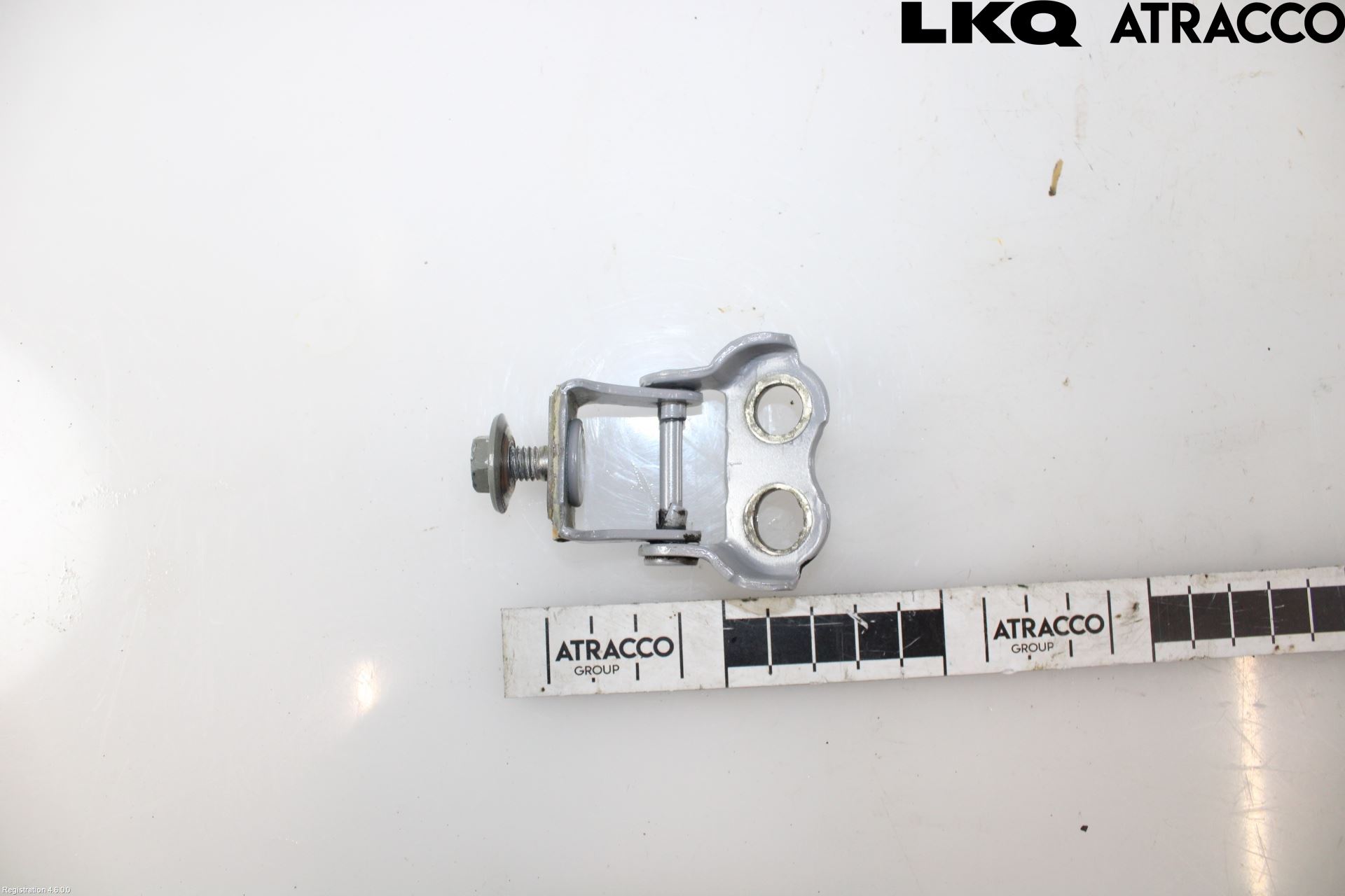 Toyota YARIS XP130 15-20 Bakluckegångjärn Hö