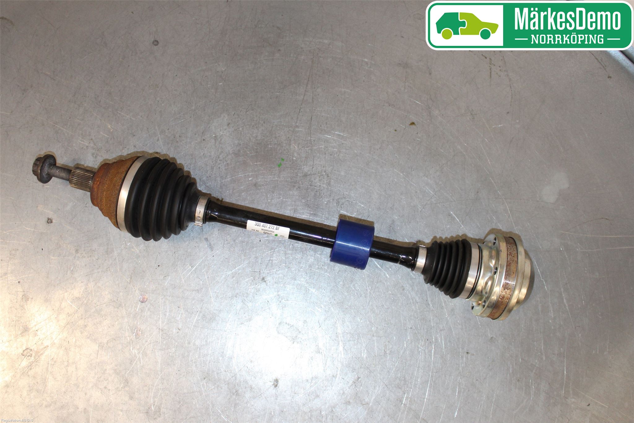 Volkswagen VW TIGUAN 16-24 Drivaxel Fram Höger