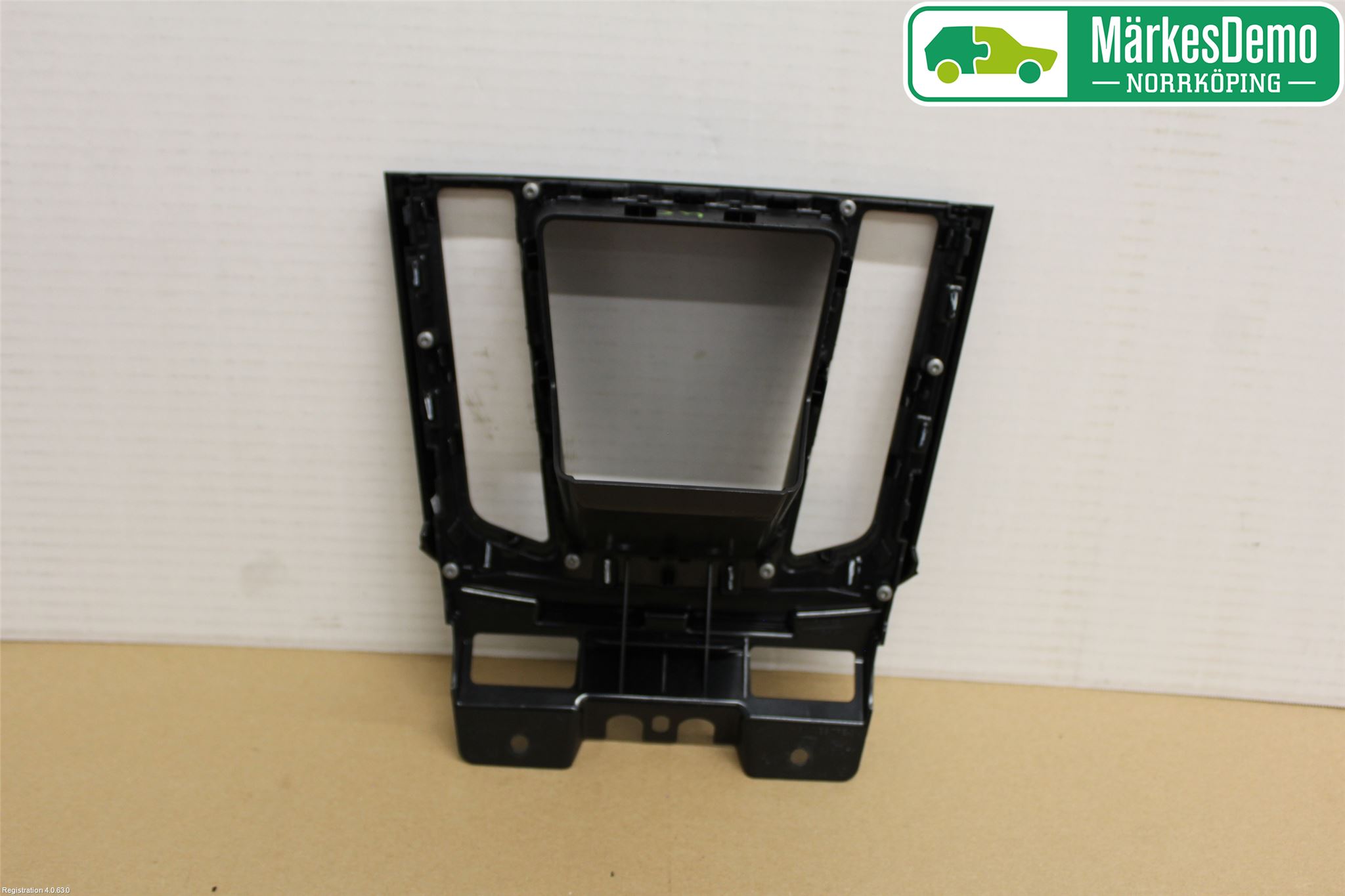 Jaguar I-PACE 18- Inredning Sarg Växelspak