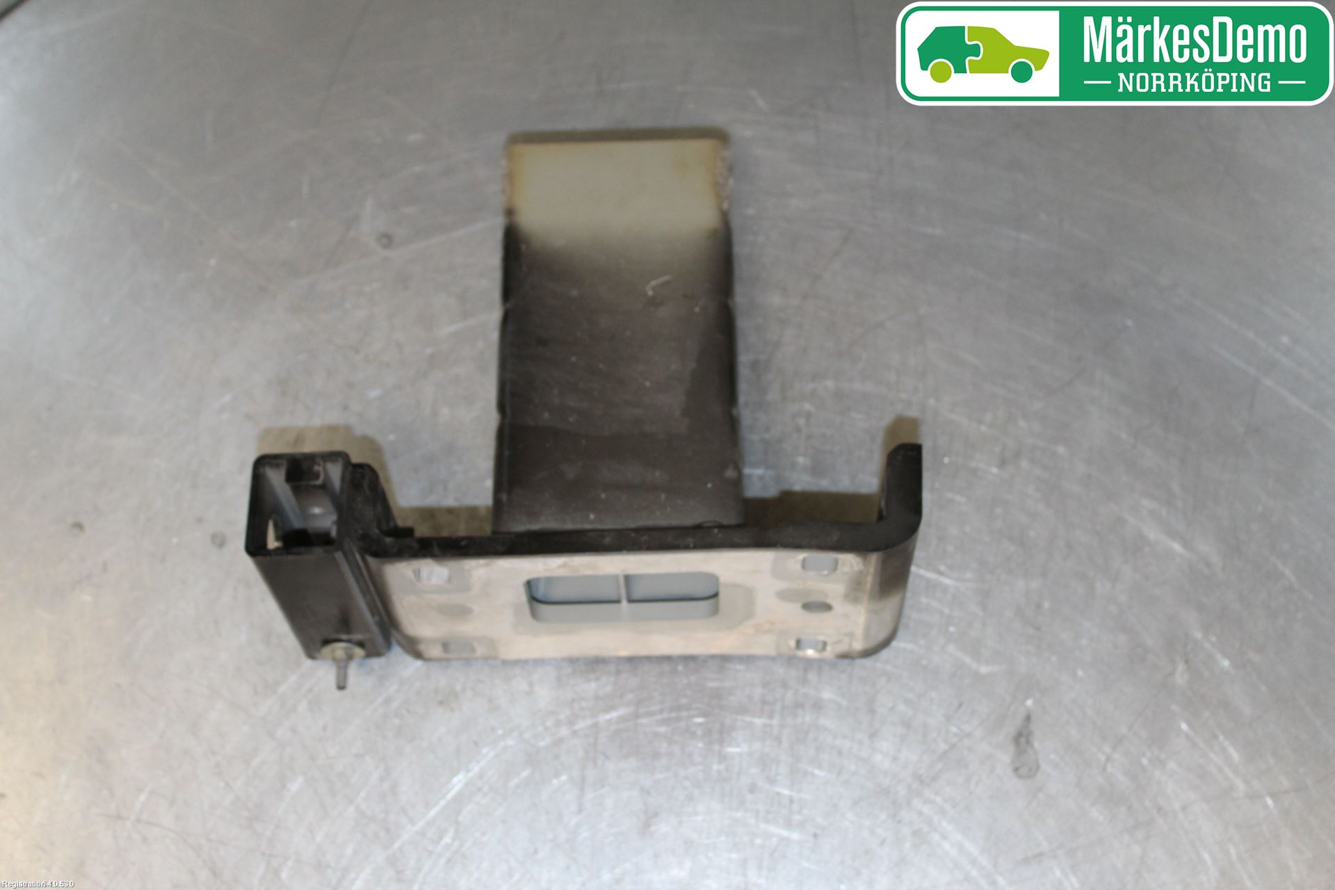 Landrover RANGE ROVER SPORT (L494) 14-22 Stötfångarbärjärn Fram