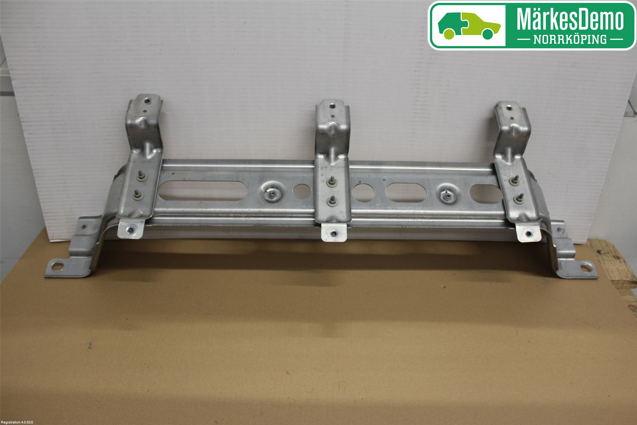 Jaguar I-PACE 18- Bakram-Fästbalk