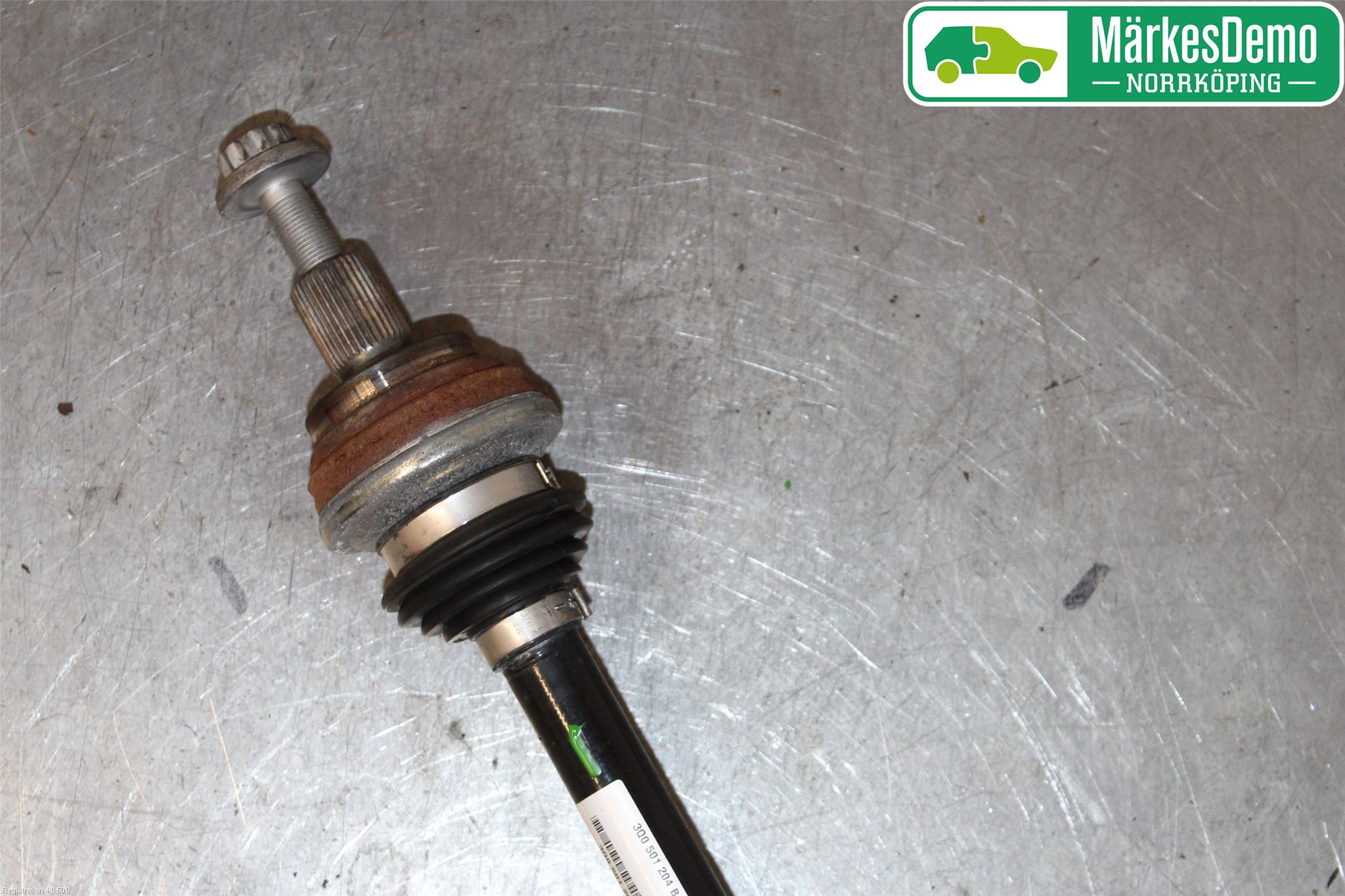 Volkswagen VW PASSAT 15-19 Drivaxel Bak Höger