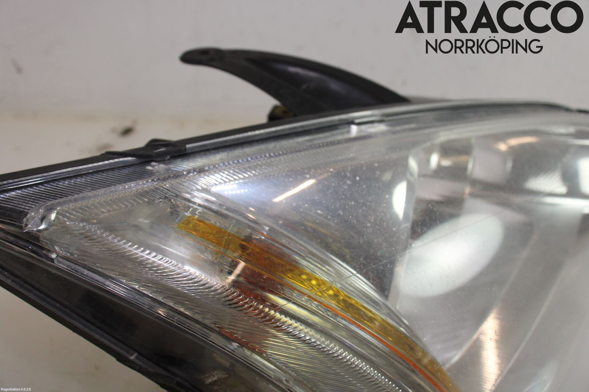 Ford FOCUS     04-07 Strålkastare Höger