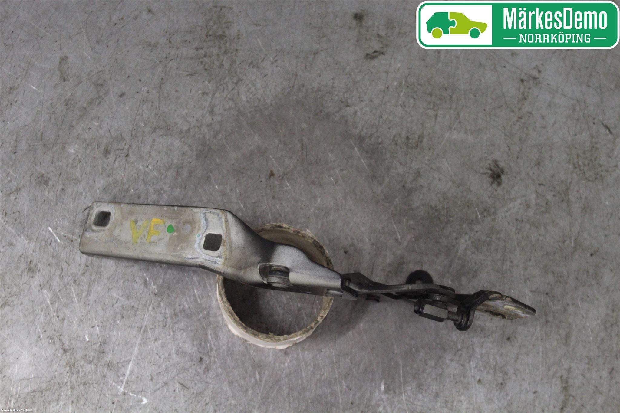 Volkswagen VW PASSAT 05-11 Huvgångjärn