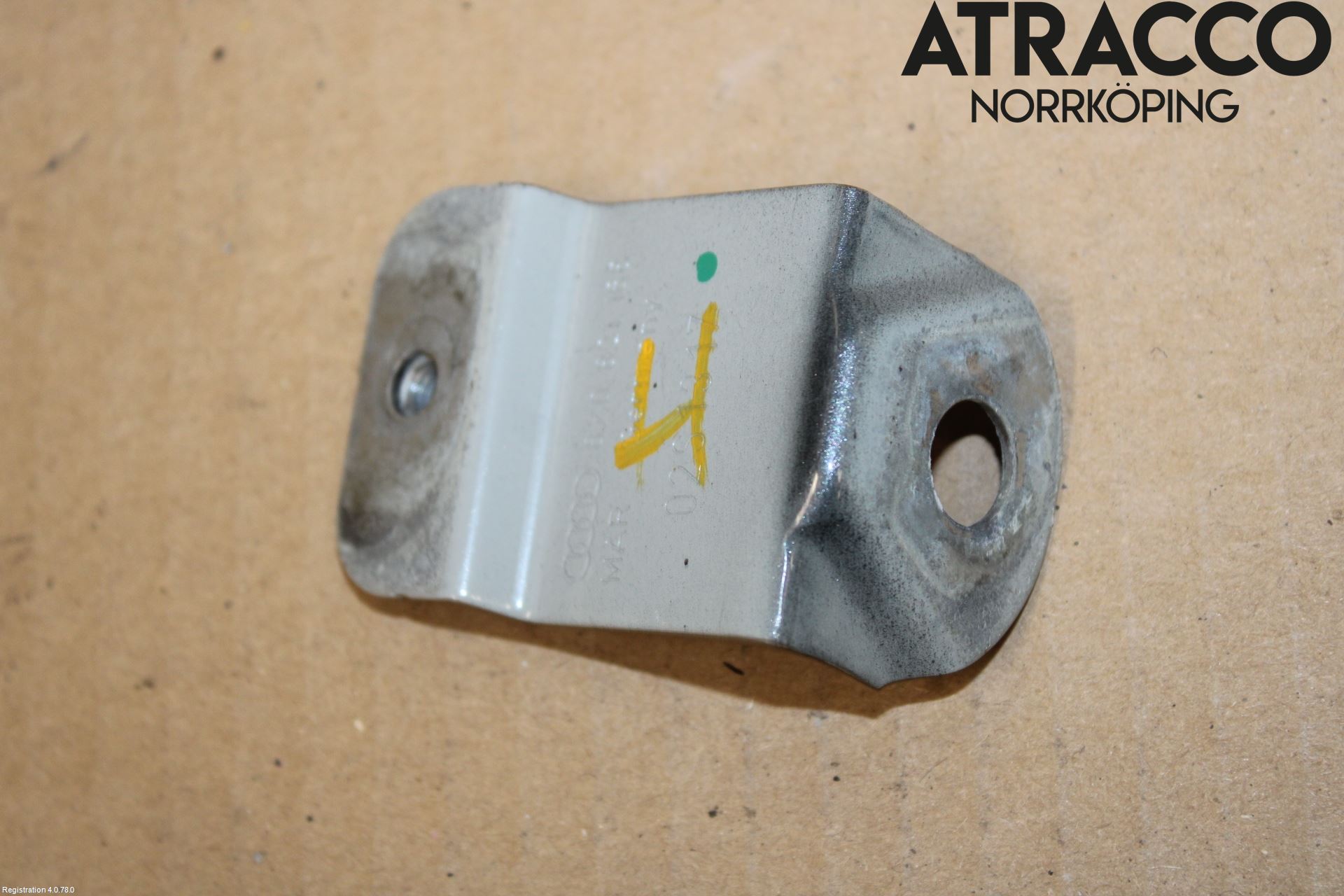 Audi A1/S1 11-18 Skärmfäste Fram Hö