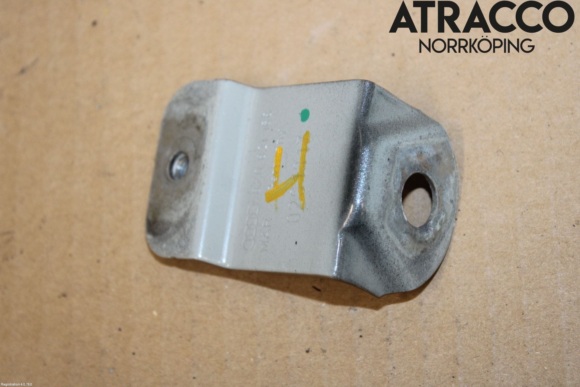 Audi A1/S1 11-18 Skärmfäste Fram Hö