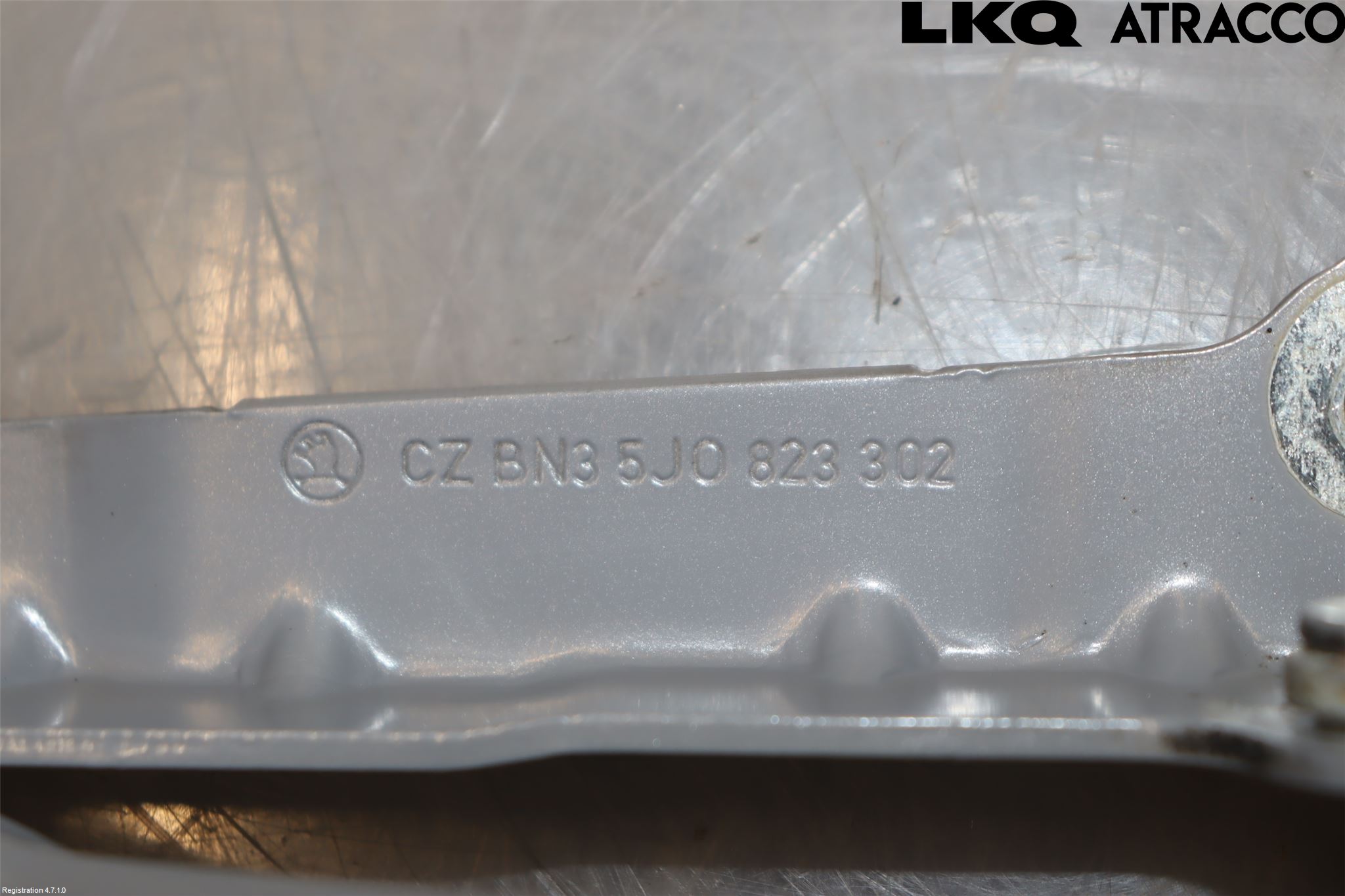Skoda ROOMSTER Huvgångjärn