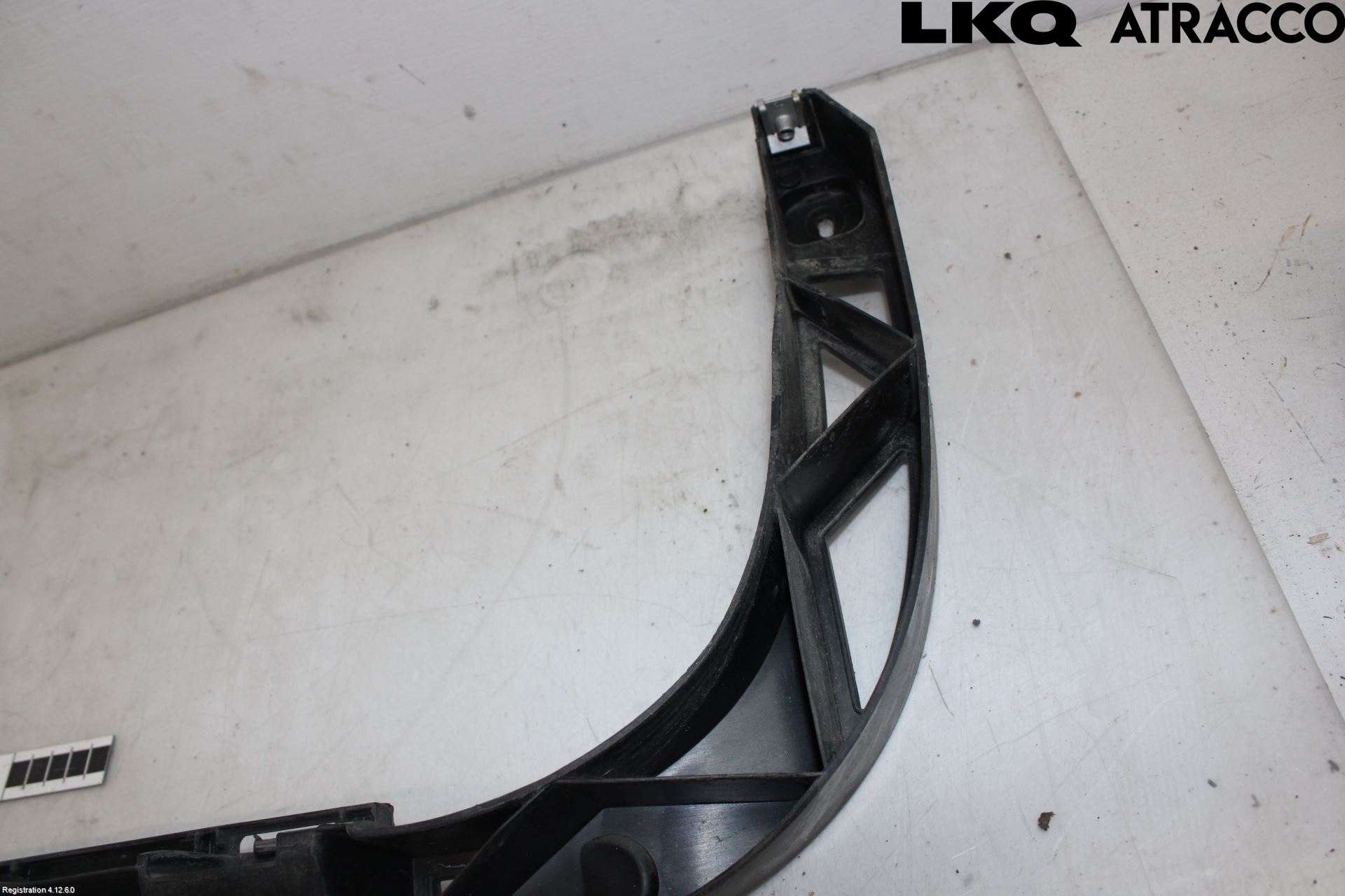 Volkswagen VW PASSAT 05-11 Stötfångardel Bak Mitt