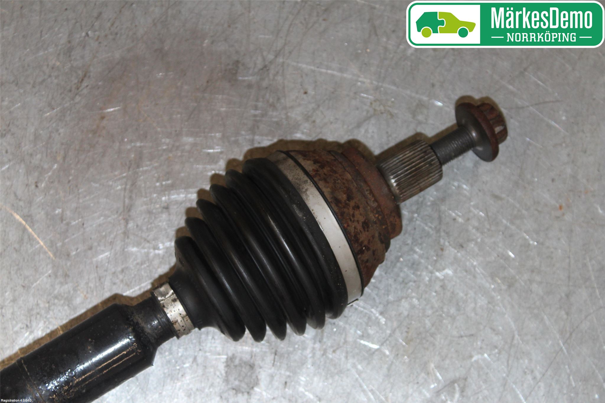 Volkswagen VW CADDY 16-20 Drivaxel Fram Höger