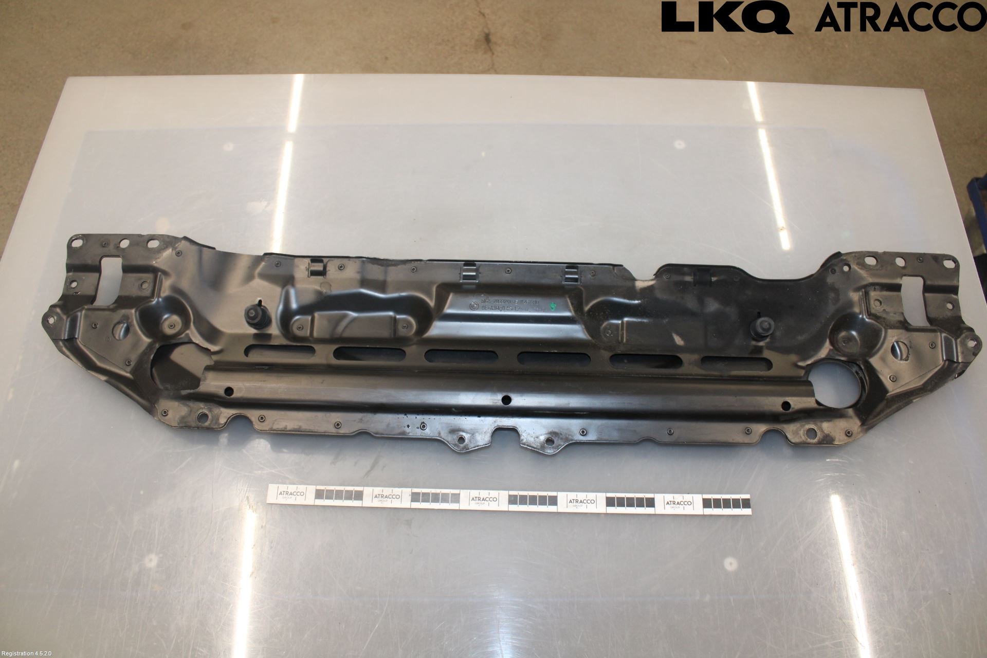 BMW 5 E60/61 Sed/Tou 02-10 Front Huvlåsplåt-Balk