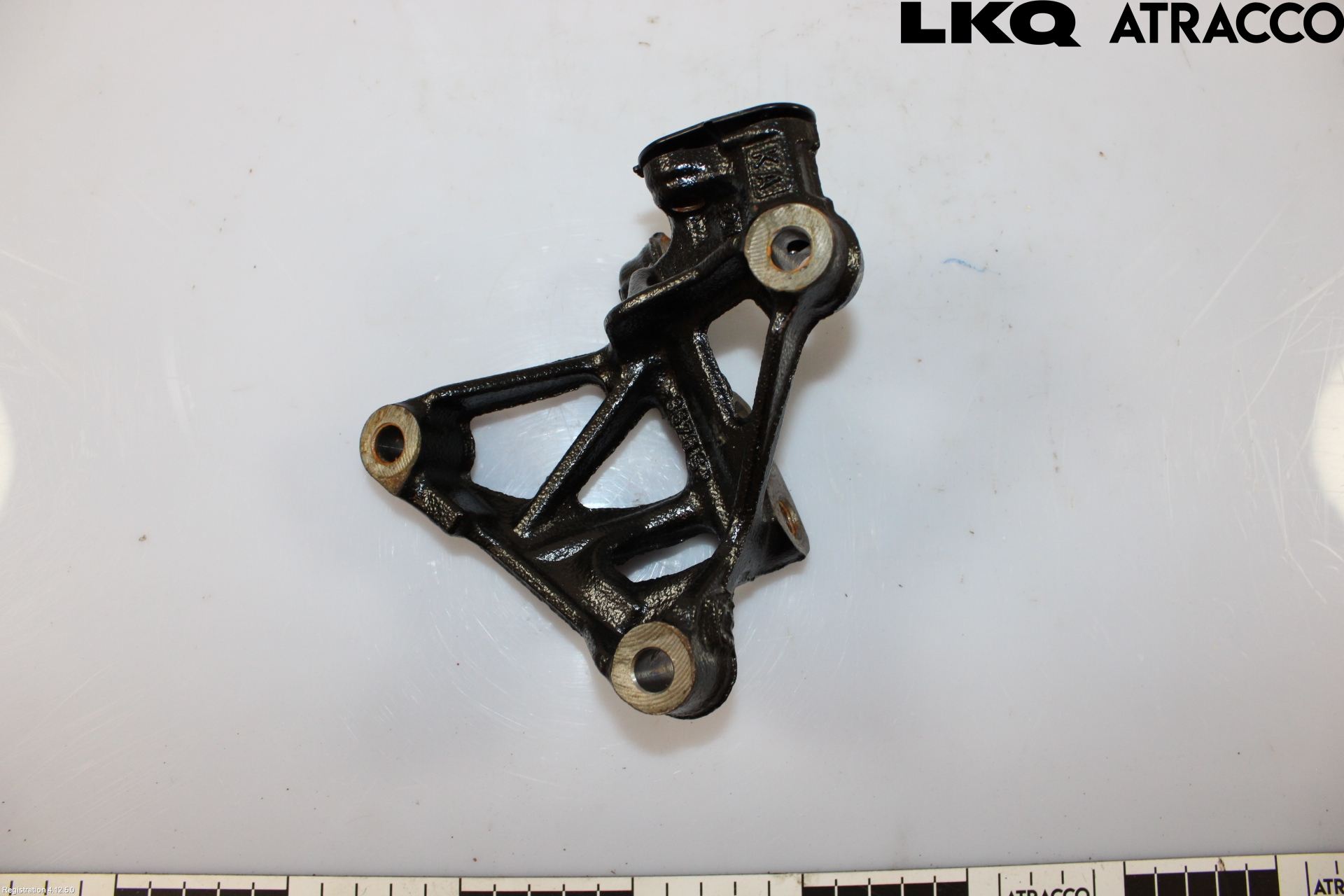 Toyota YARIS XP21 20- Motorfäste