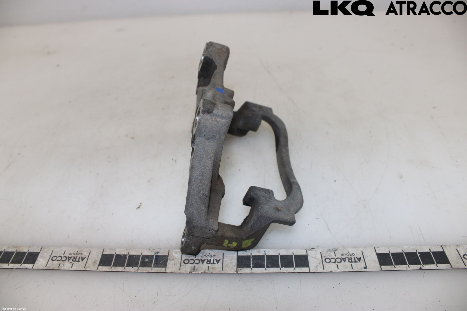 MG 4 23- Bromsokshållare