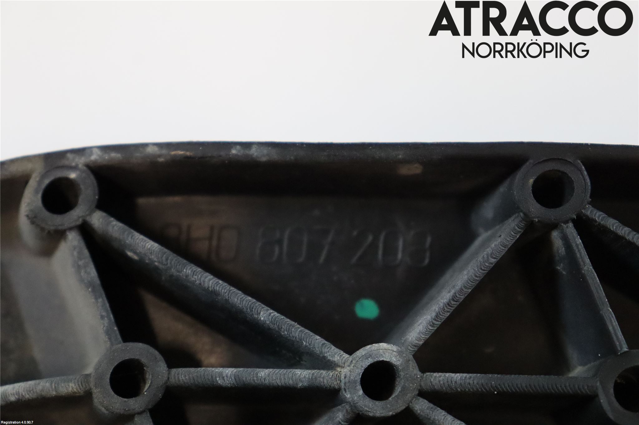 Audi A4/S4 01-05 Stötfångarfäste Fram Vä