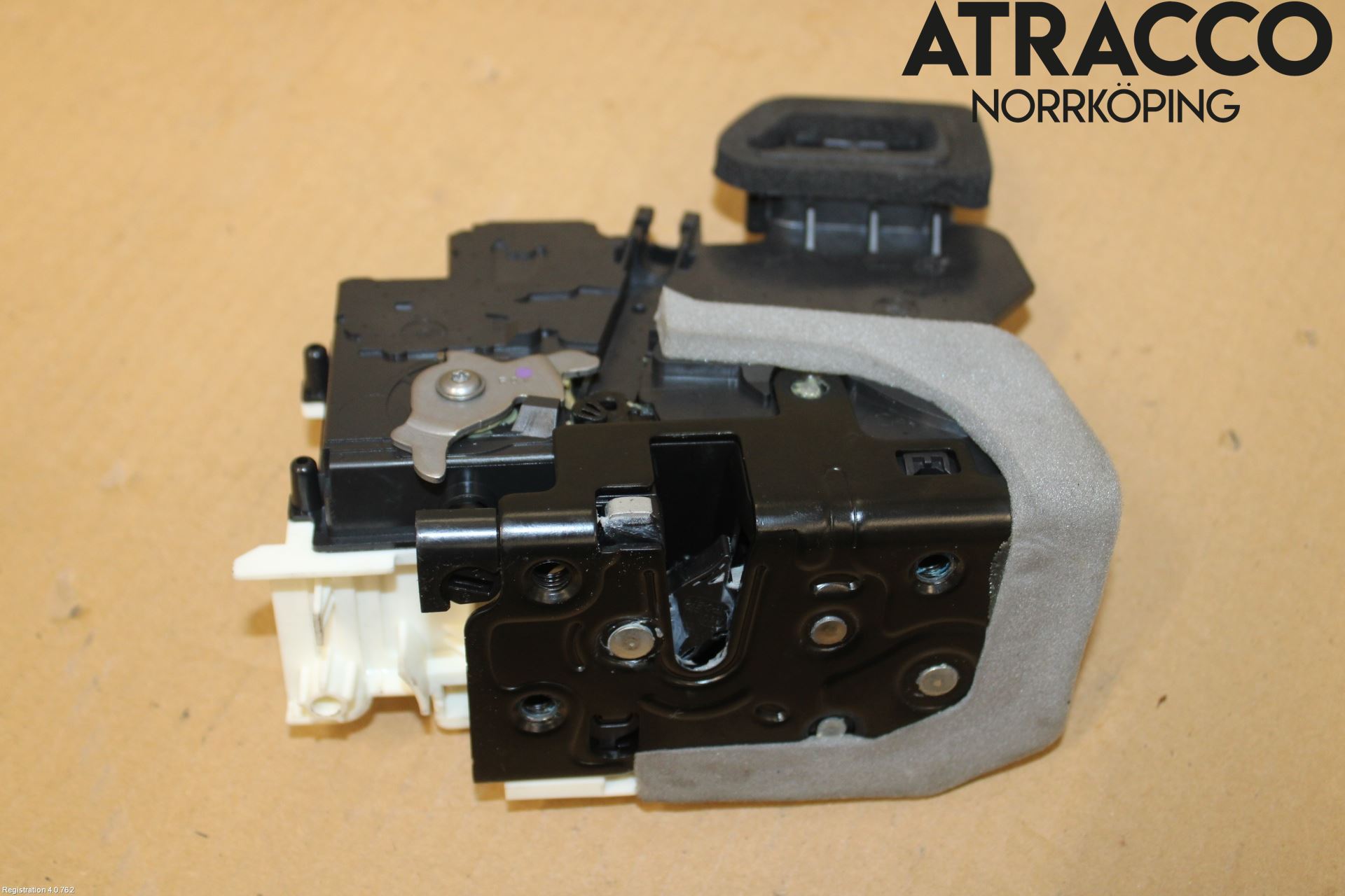 Audi A6 F2/C8 19- Låskista-Dörrlås