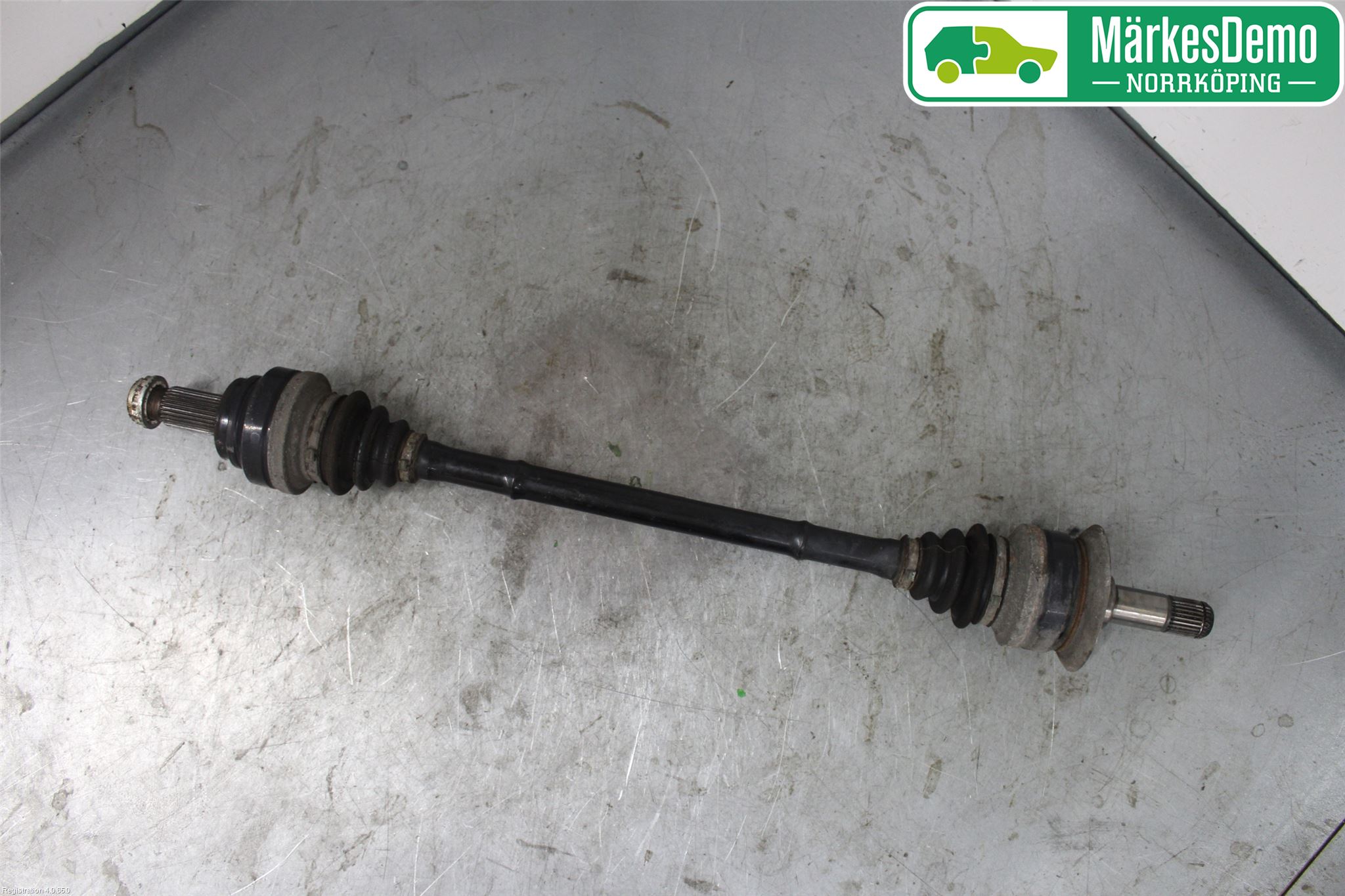 BMW 5 F10/F11/F18 09-17 Drivaxel Bak Höger