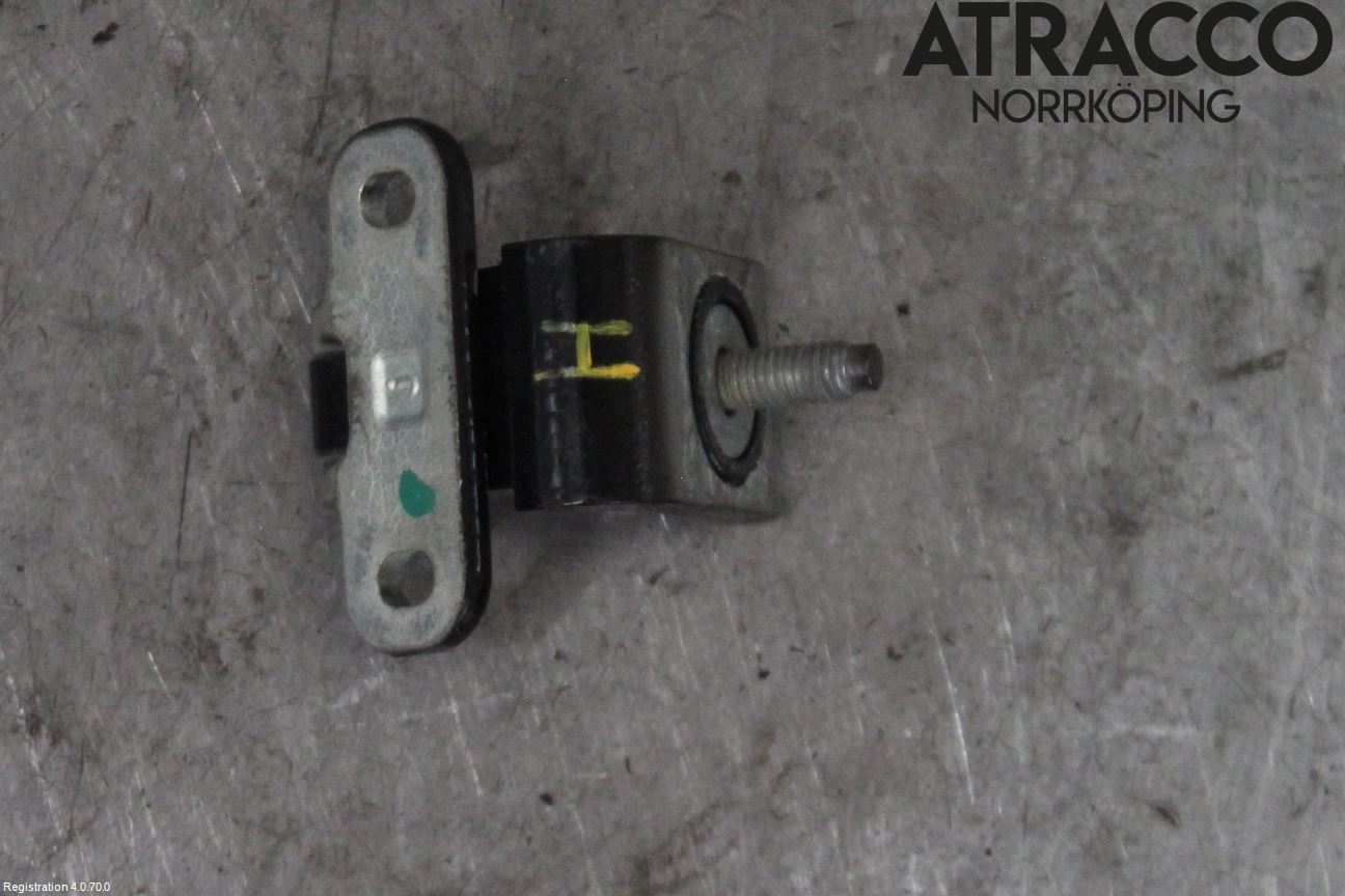 Audi Q2/SQ2 17- Bakluckegångjärn Hö