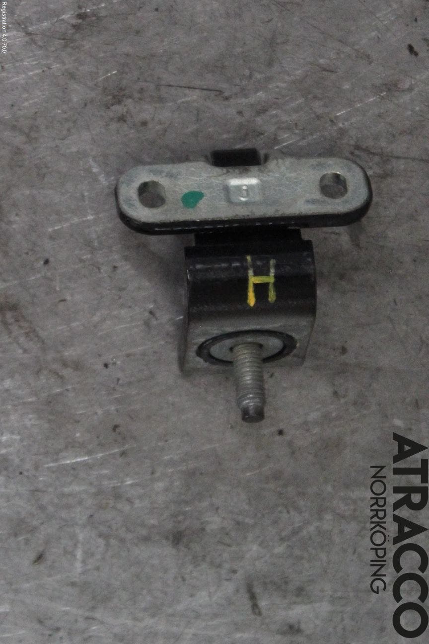 Audi Q2/SQ2 17- Bakluckegångjärn Hö