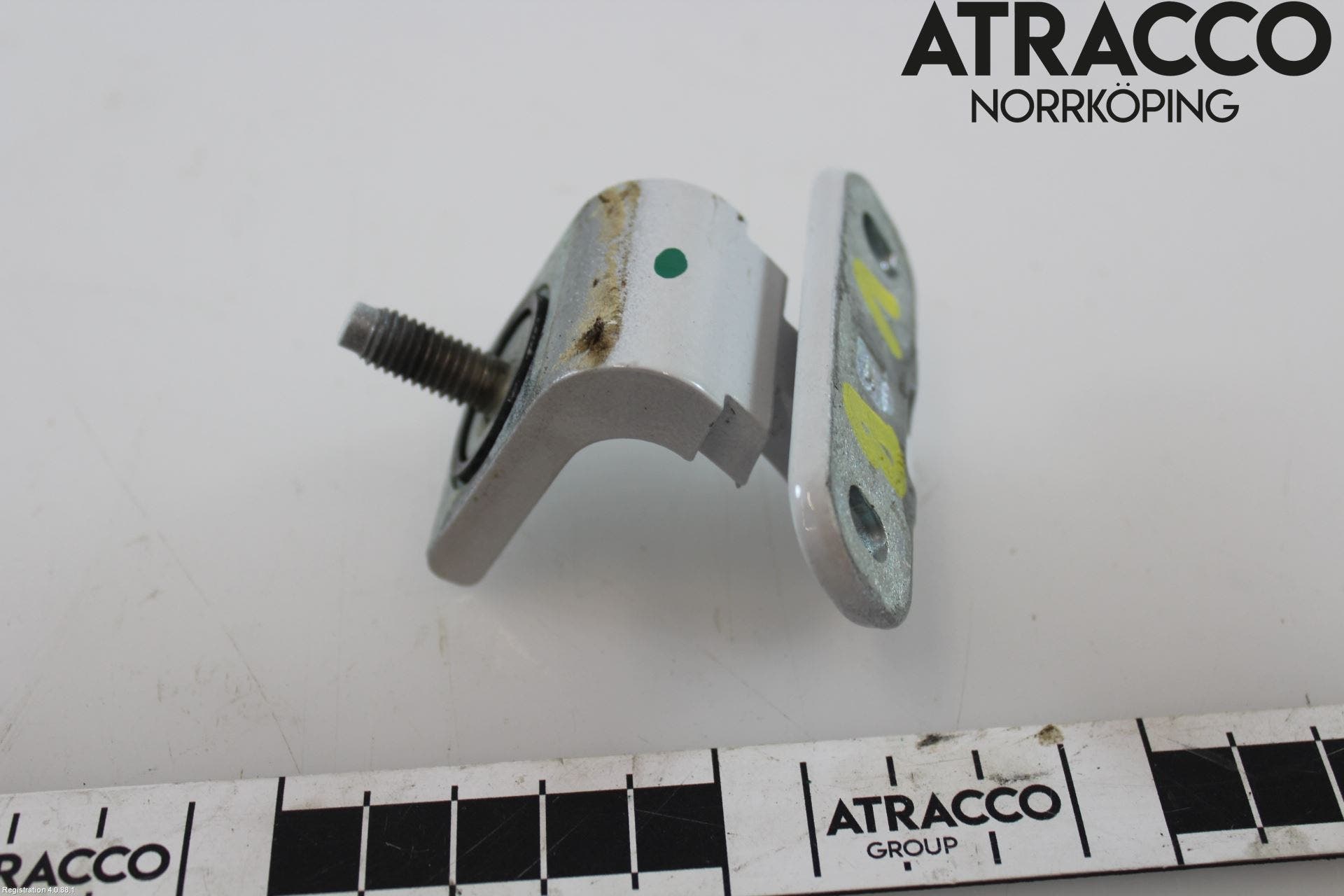 Audi Q3 F3 19- Bakluckegångjärn Vä