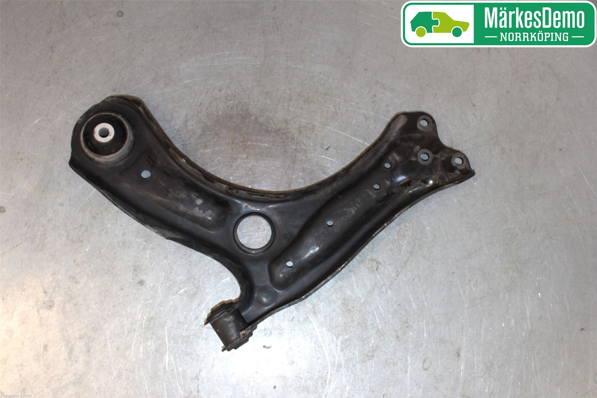 Audi A1/S1 11-18 Bärarm Fram Undre Hö