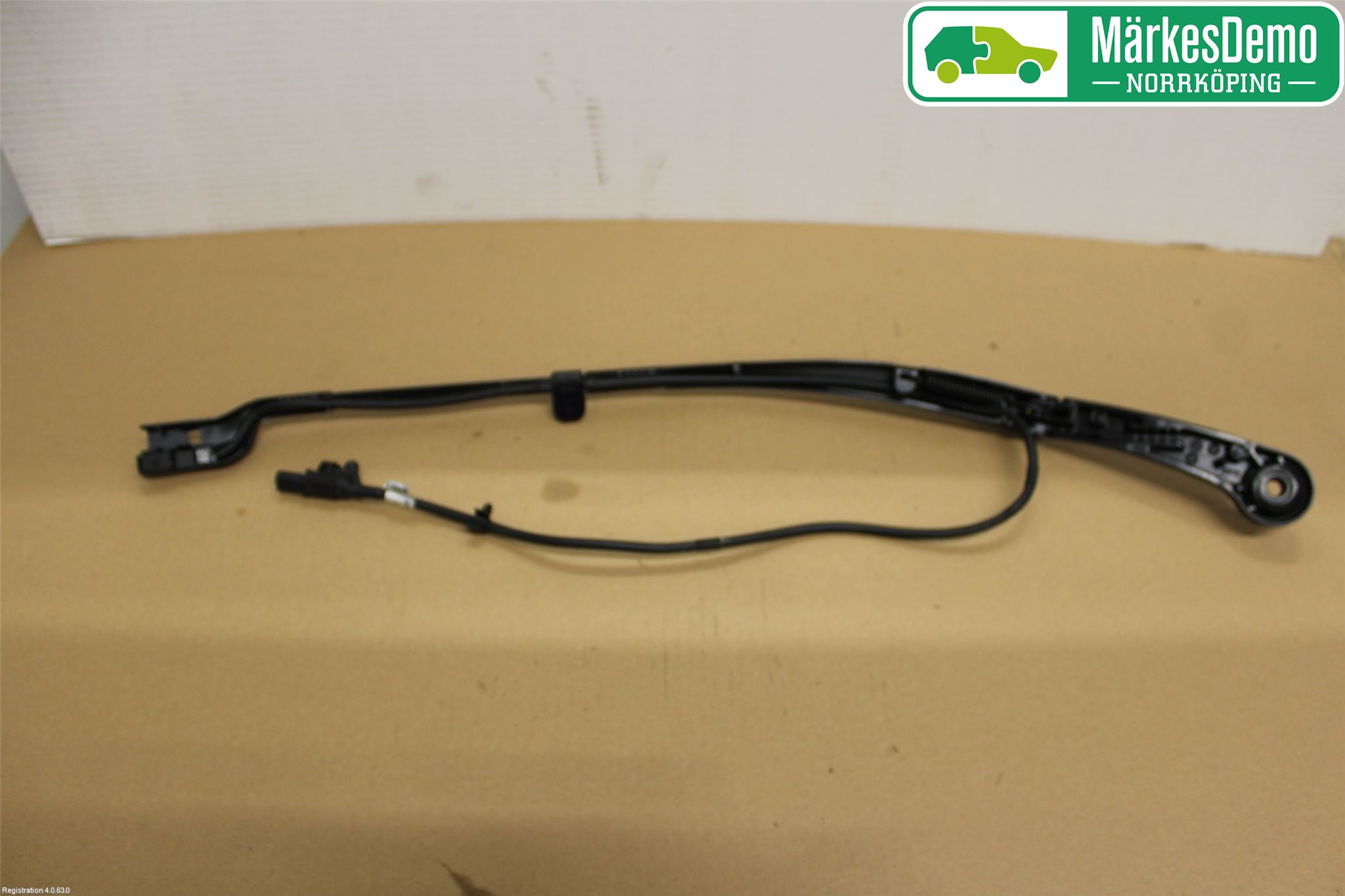 Jaguar I-PACE 18- Torkararm Armar Vindruta