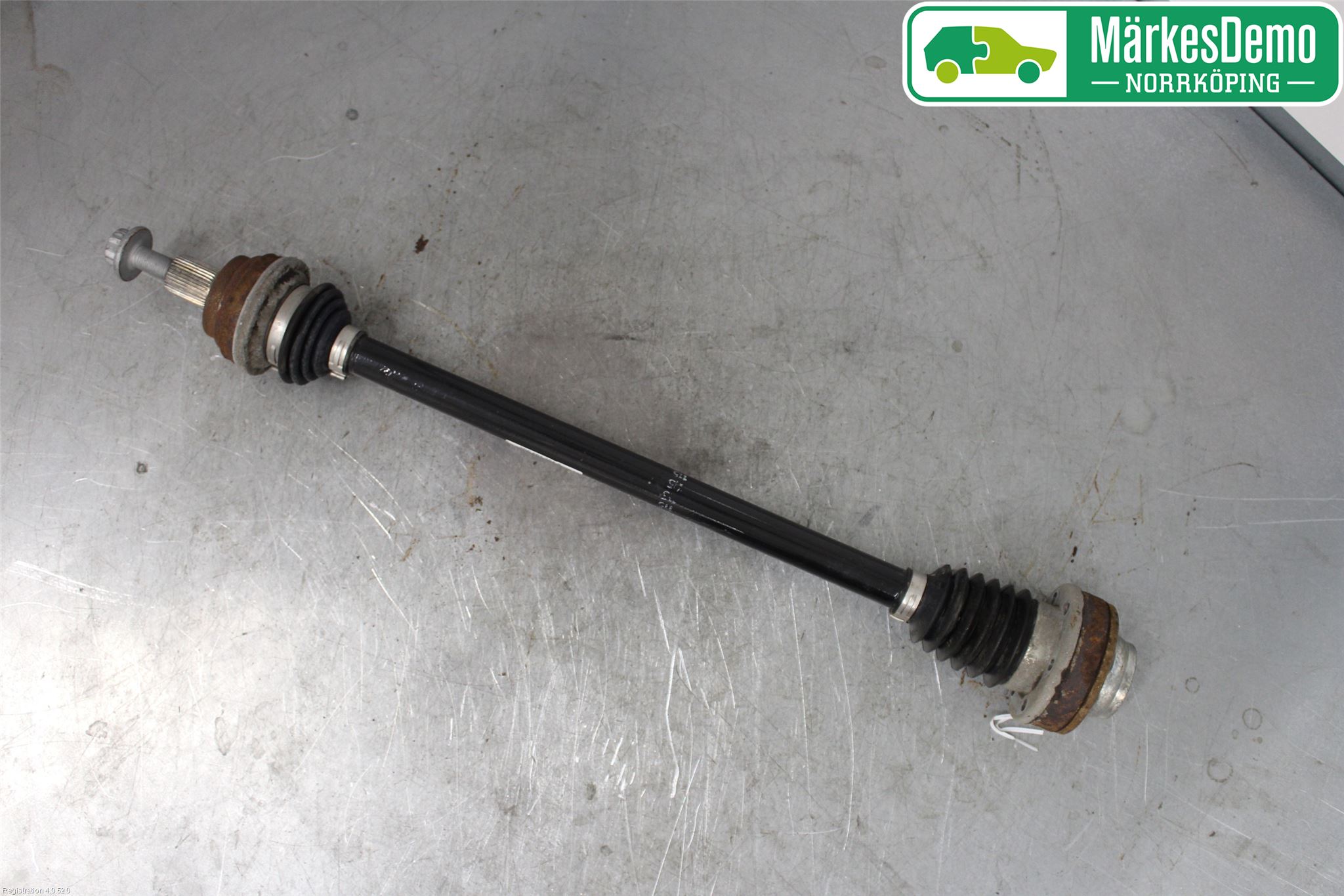 Volkswagen VW TIGUAN 16-24 Drivaxel Bak Höger