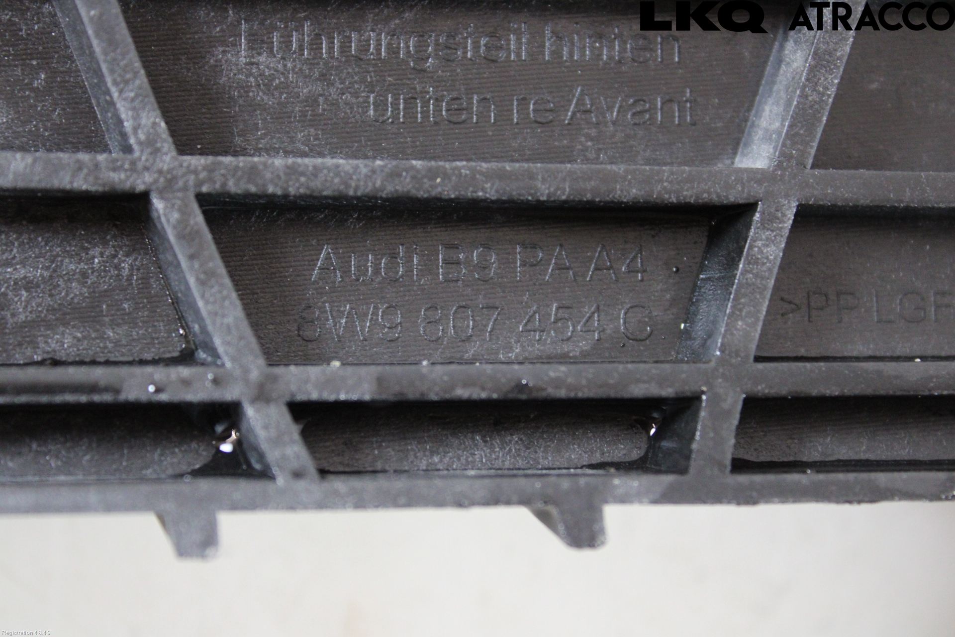 Audi A4/S4 B9 20- Stötfångarfäste Bak Hö