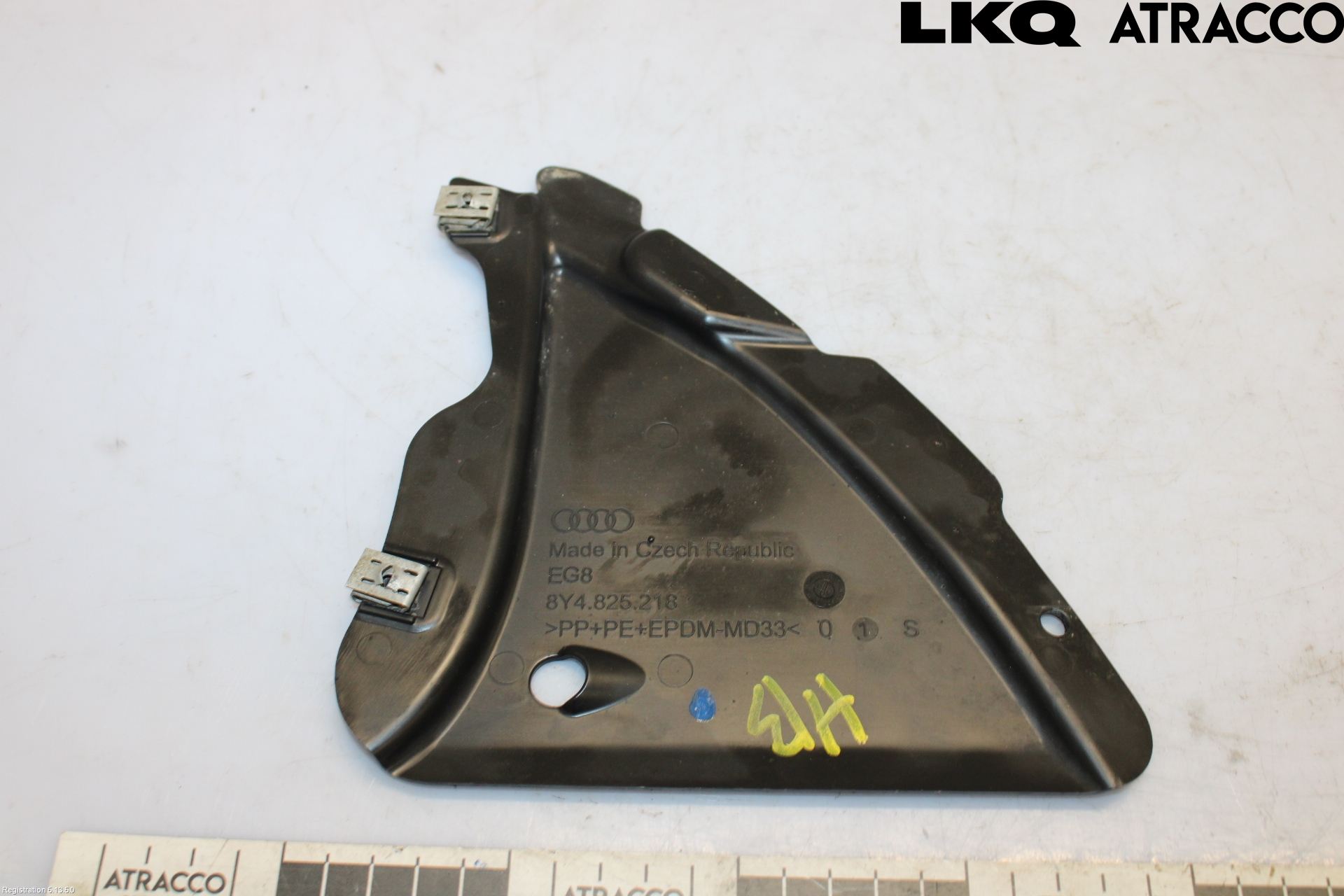 Audi A3/S3 8Y 21- Hasplåt Plåt-Plast