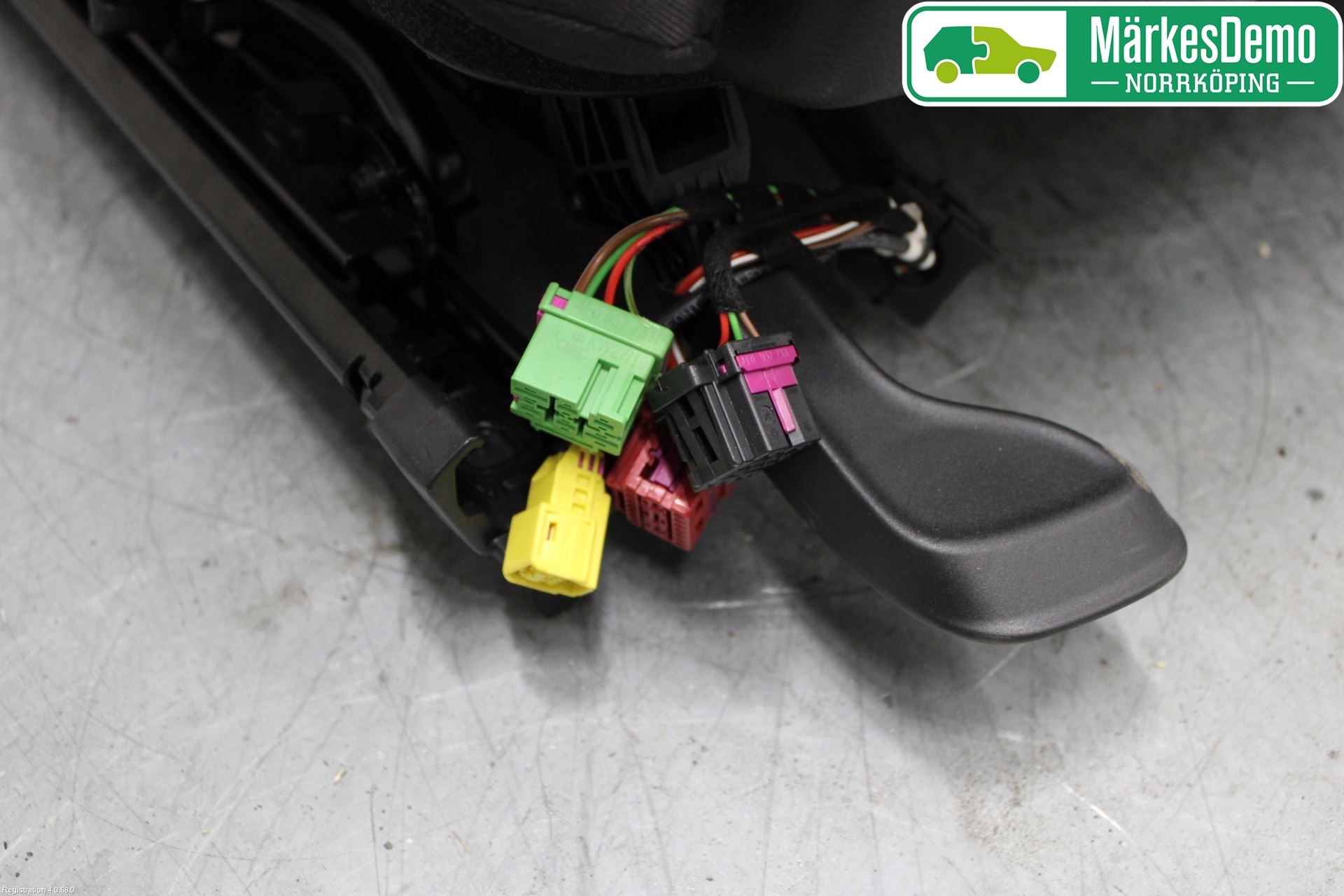 Audi A4/S4 B9 20- Inredning Stol Fram Vä