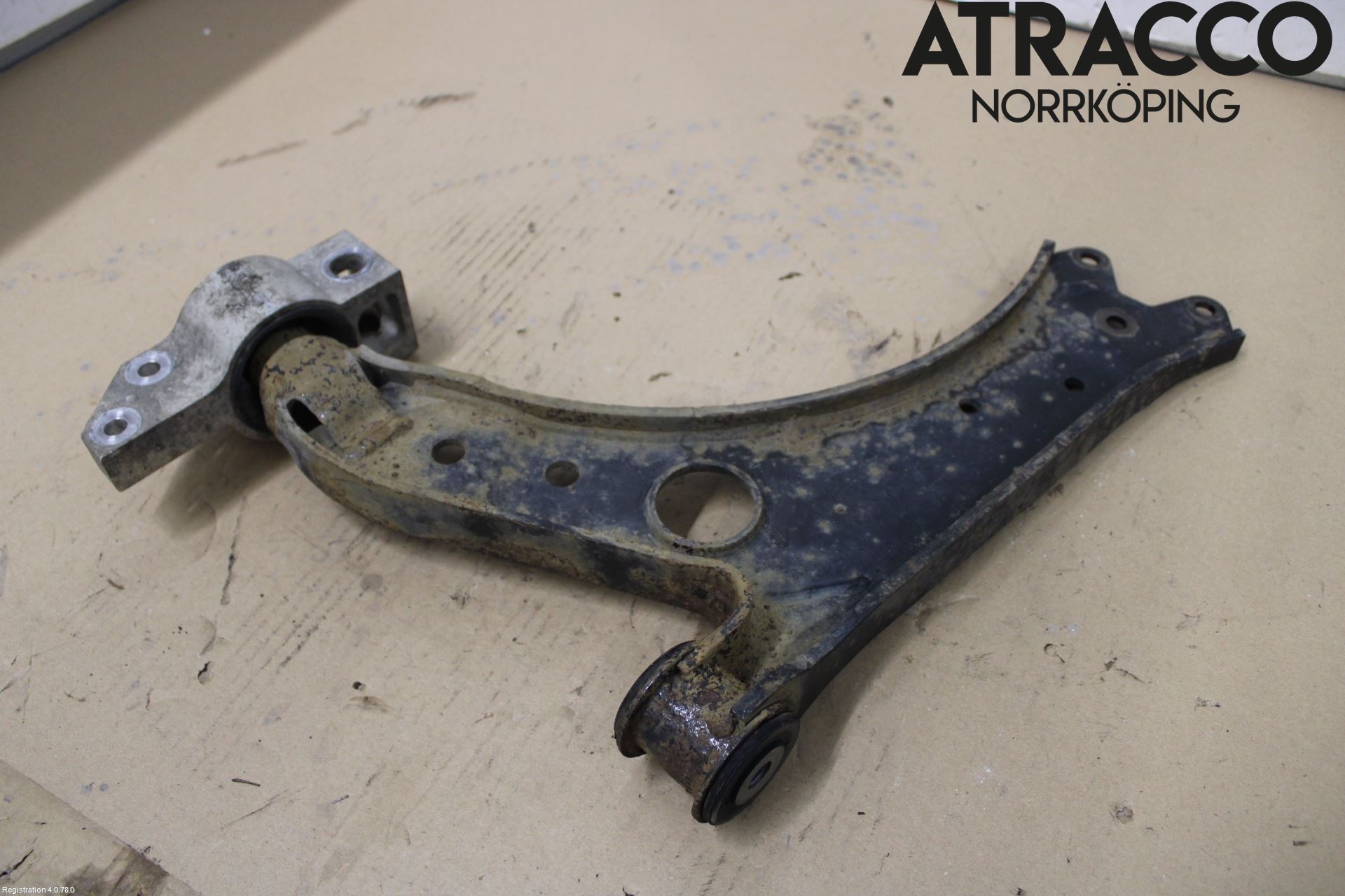 Volkswagen VW GOLF VI 09-13 Bärarm Fram Undre Hö