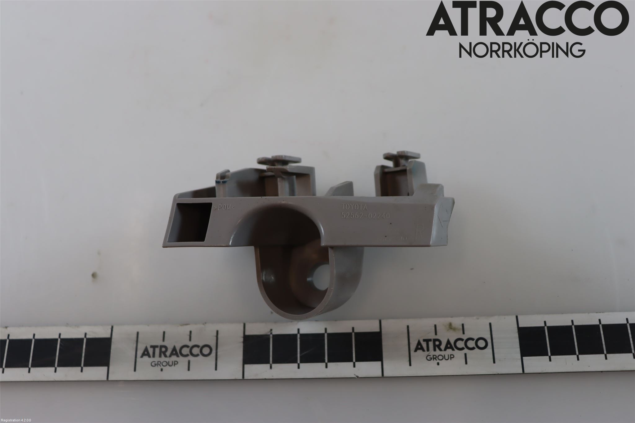 Toyota AURIS 13-19 Stötfångarfäste Bak Hö