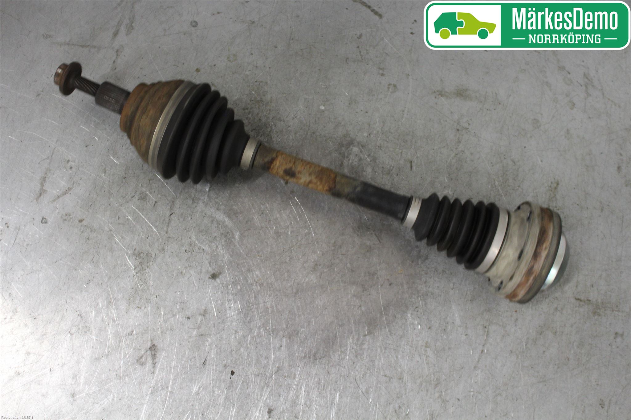 Volkswagen VW CADDY 11-15 Drivaxel Fram Vänster