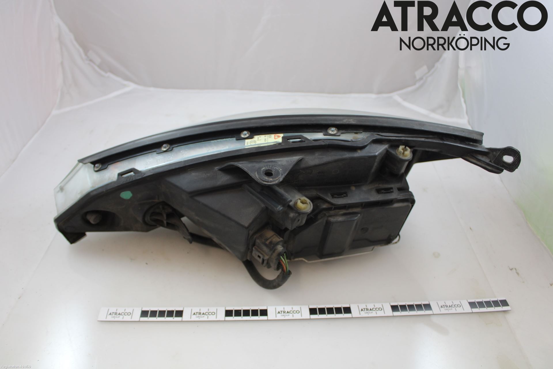 Ford FOCUS     99-04 Strålkastare Höger