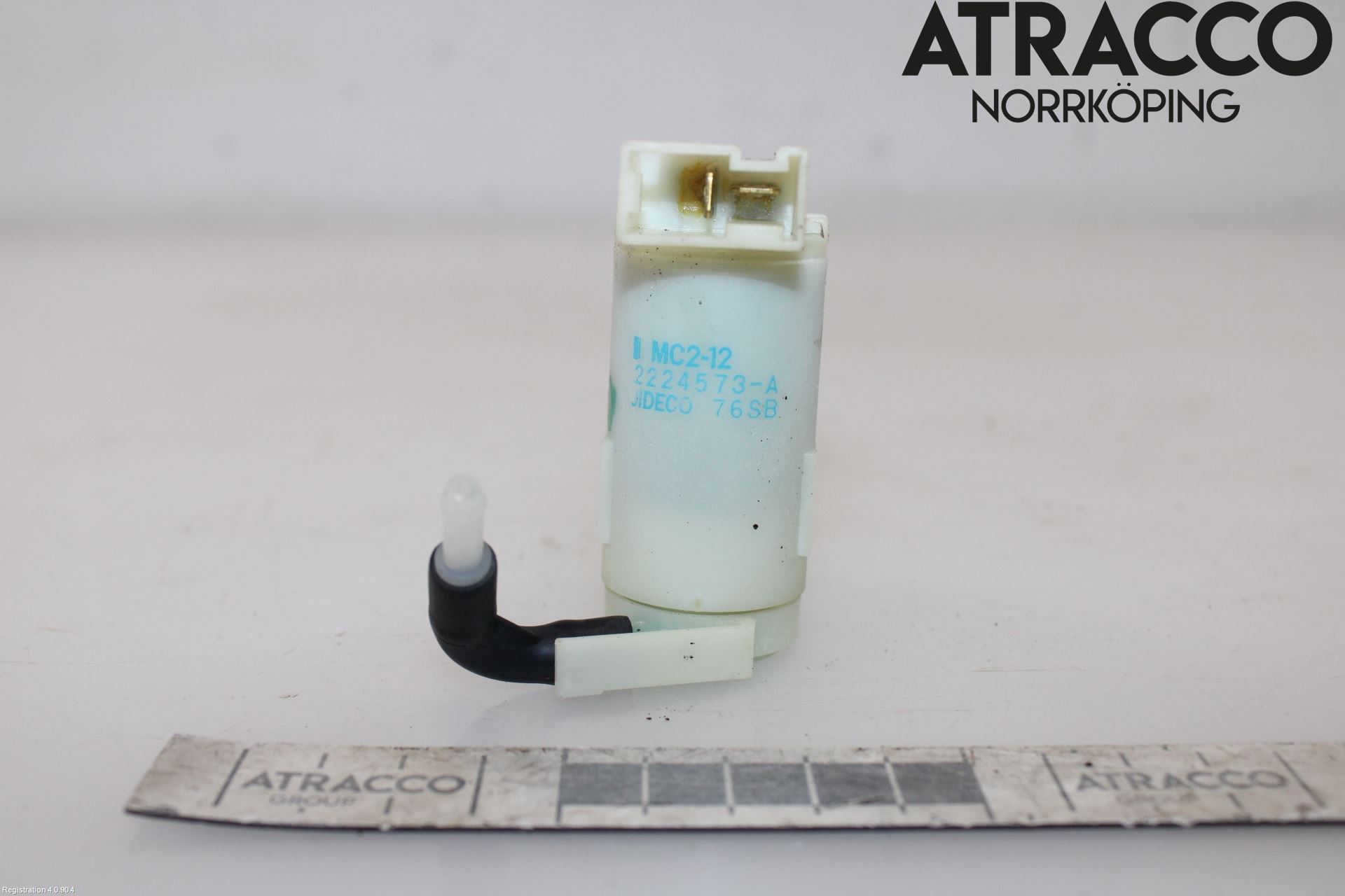 Nissan ALMERA    96-00 Spolarpump Vindruta