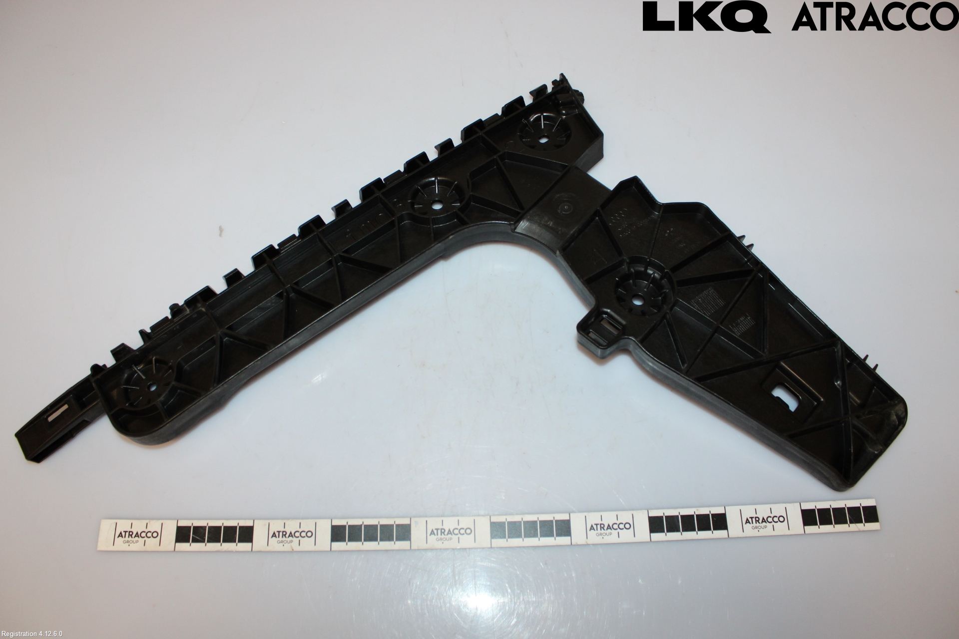Audi A6 F2/C8 19- Stötfångarfäste Bak Hö
