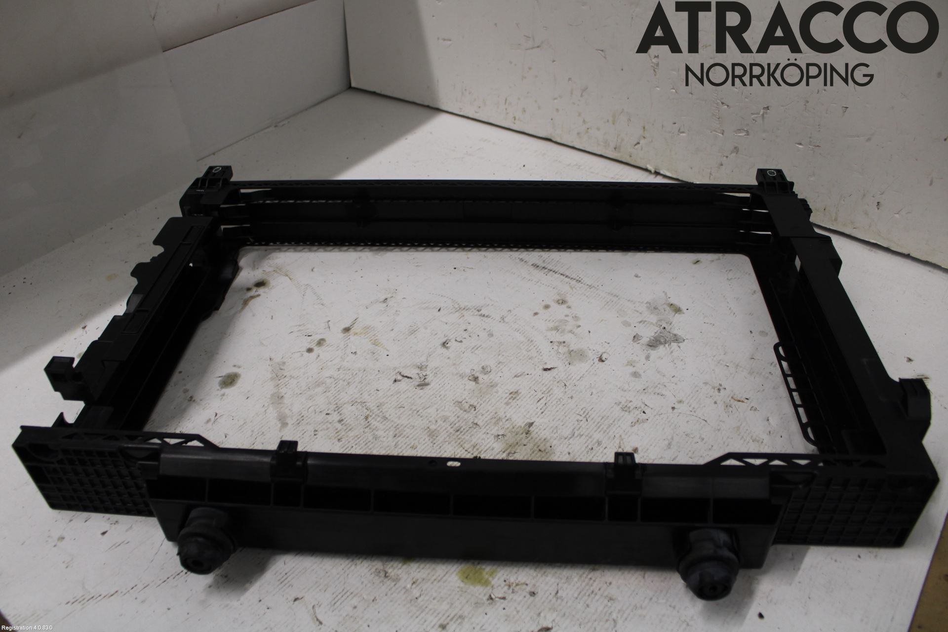 Jaguar I-PACE 18- Kylarfäste-Ram-Balk