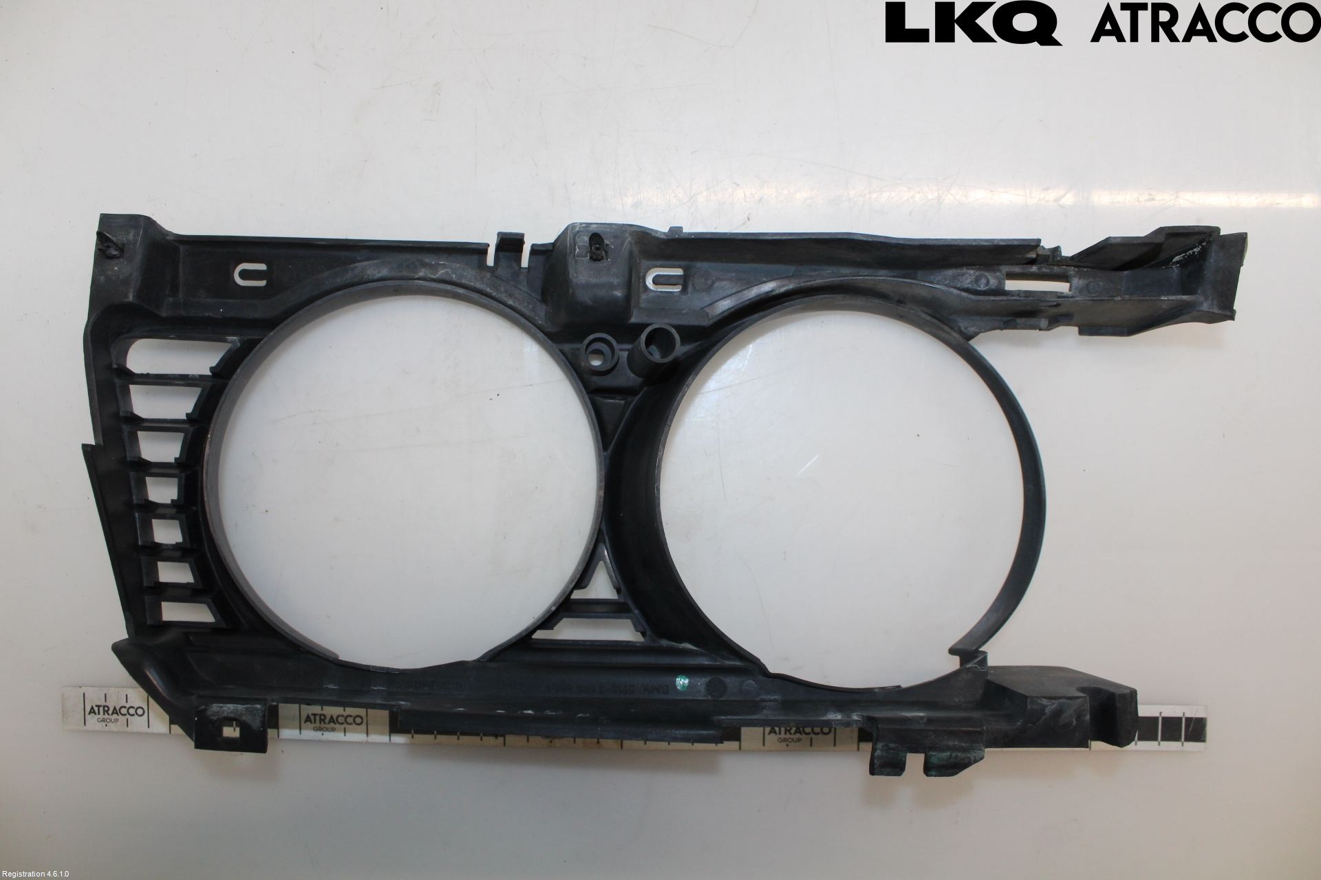 BMW 5 E34      88-96 Strålkast Fästsarg