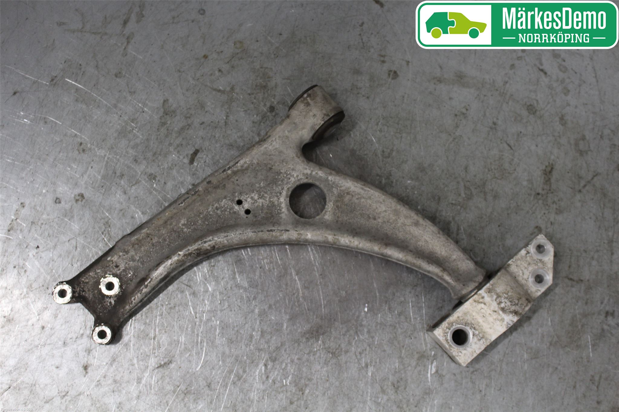 Volkswagen VW PASSAT 05-11 Bärarm Fram Undre Hö