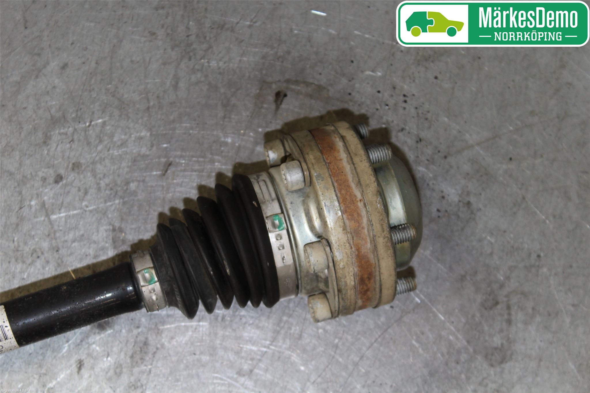 Volkswagen VW PASSAT 11-14 Drivaxel Fram Vänster