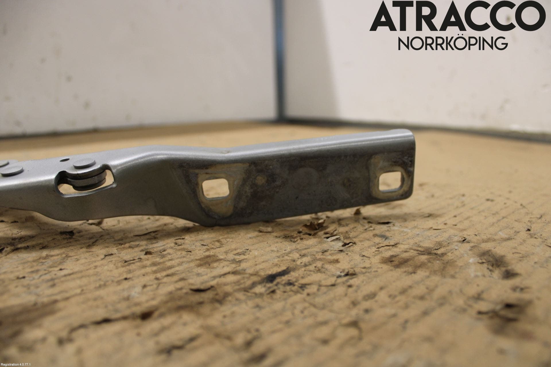 Volkswagen VW PASSAT 11-14 Huvgångjärn