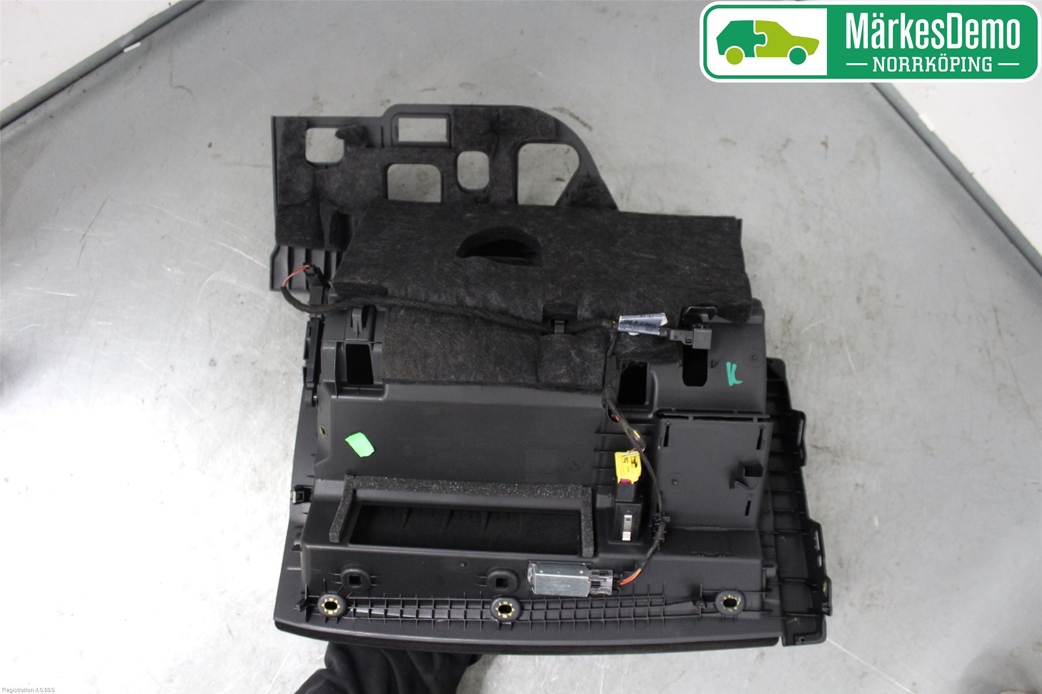 Audi A4/S4 B9 20- Handskfack