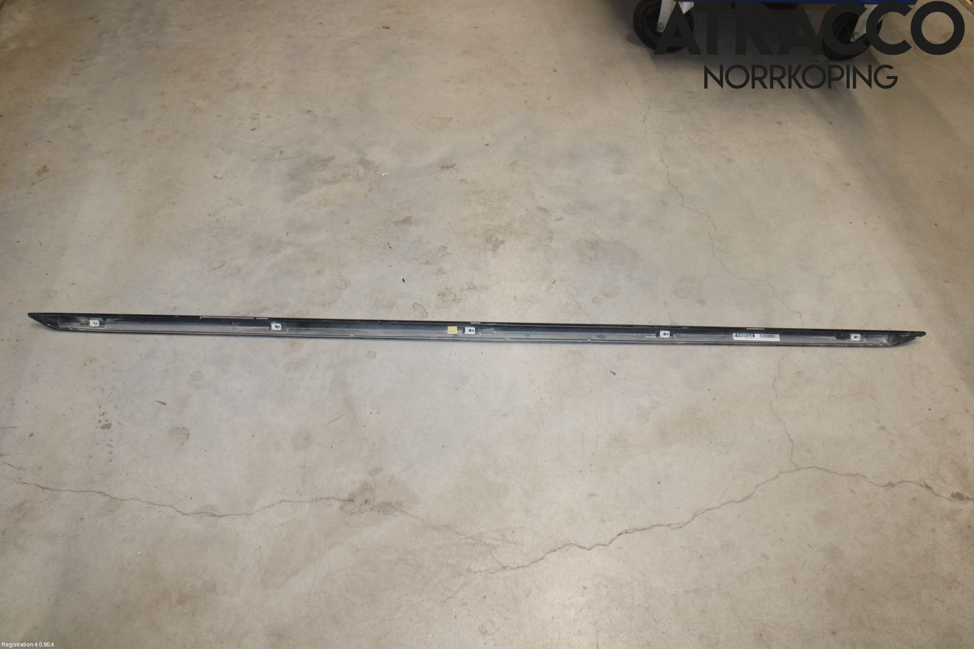 Audi A4/S4 B9 20- Sidokjol Vä