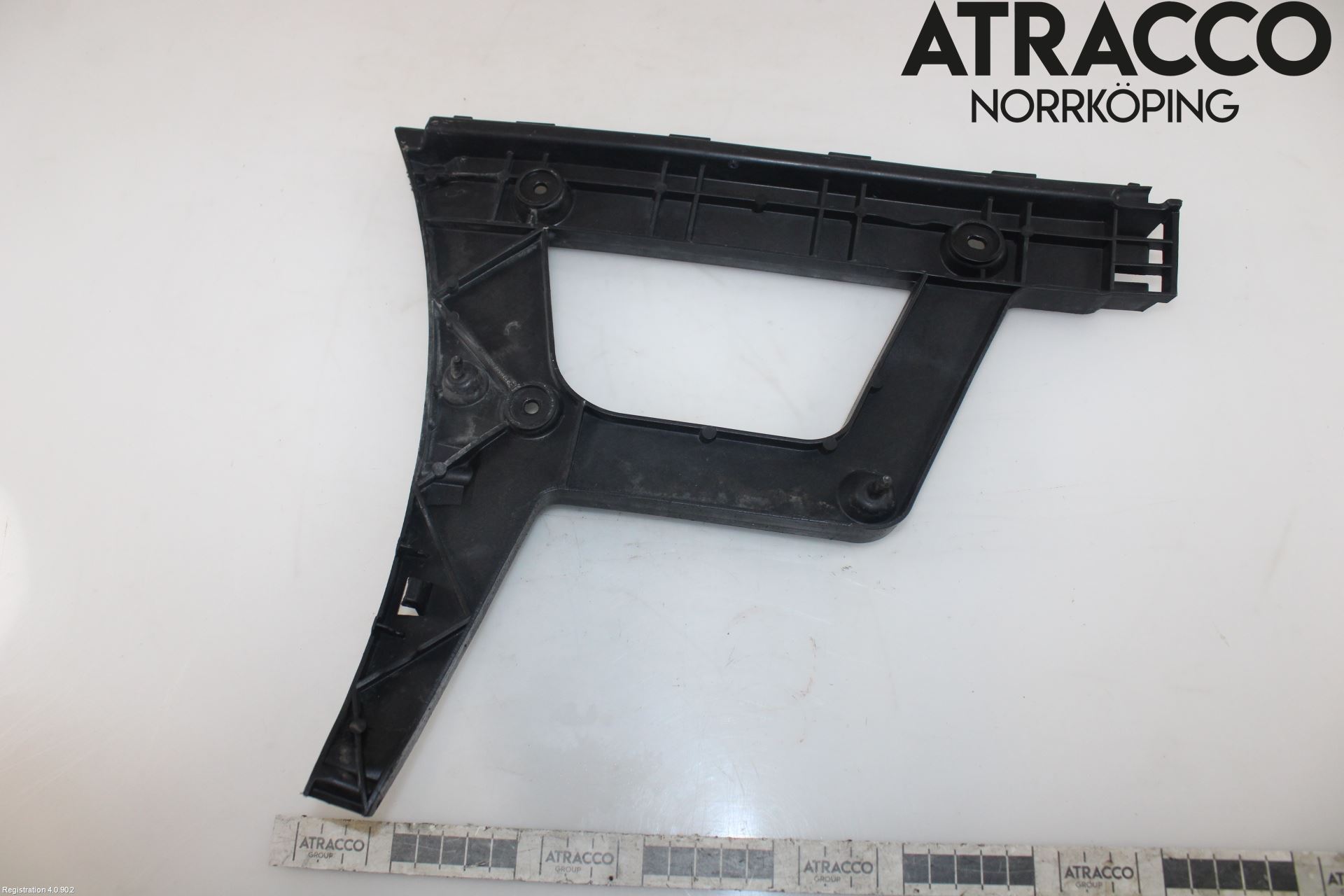 Audi A4 12-15 Stötfångarfäste Bak Hö