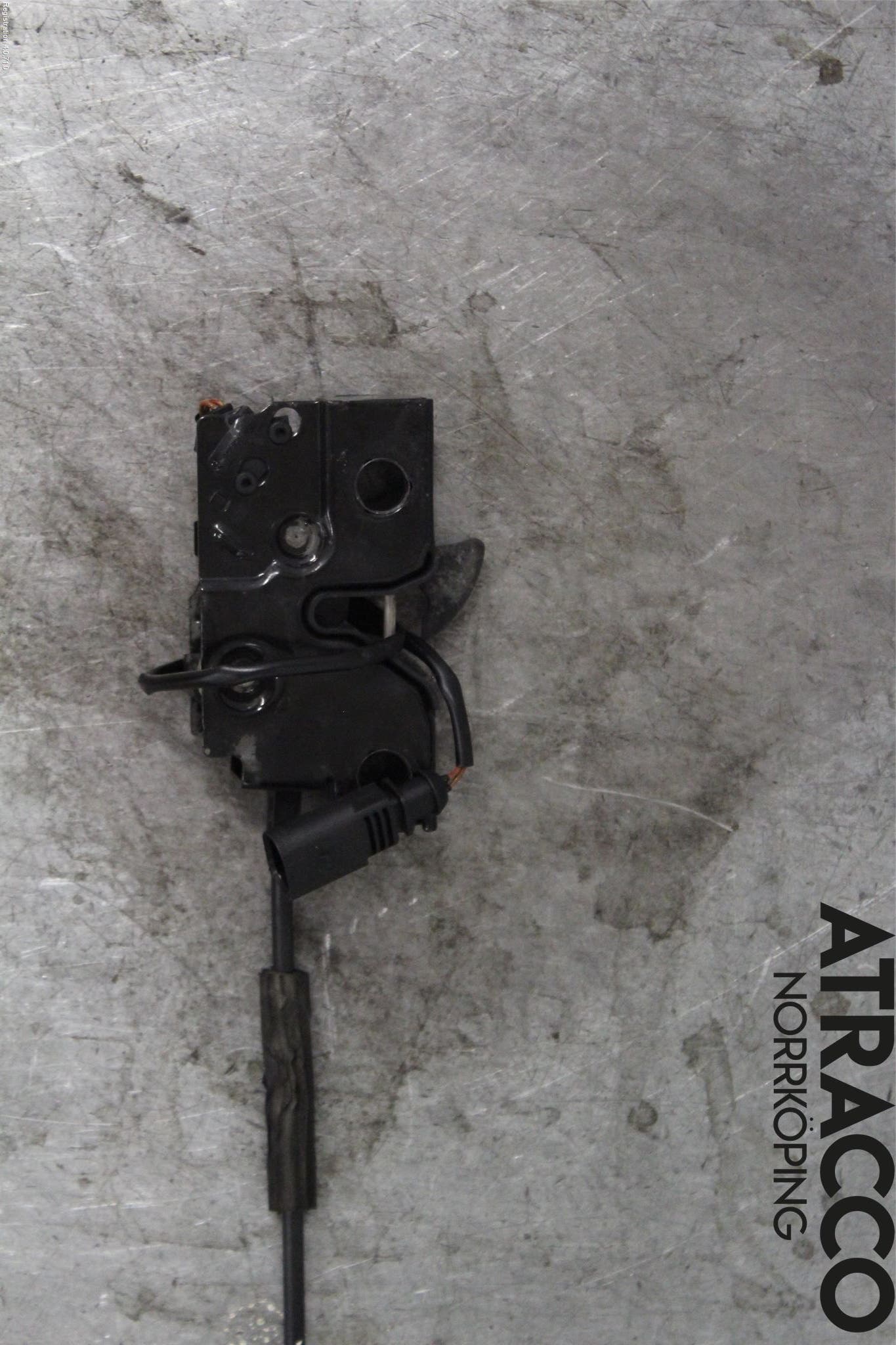 Volkswagen VW POLO 10-17 Huvlås